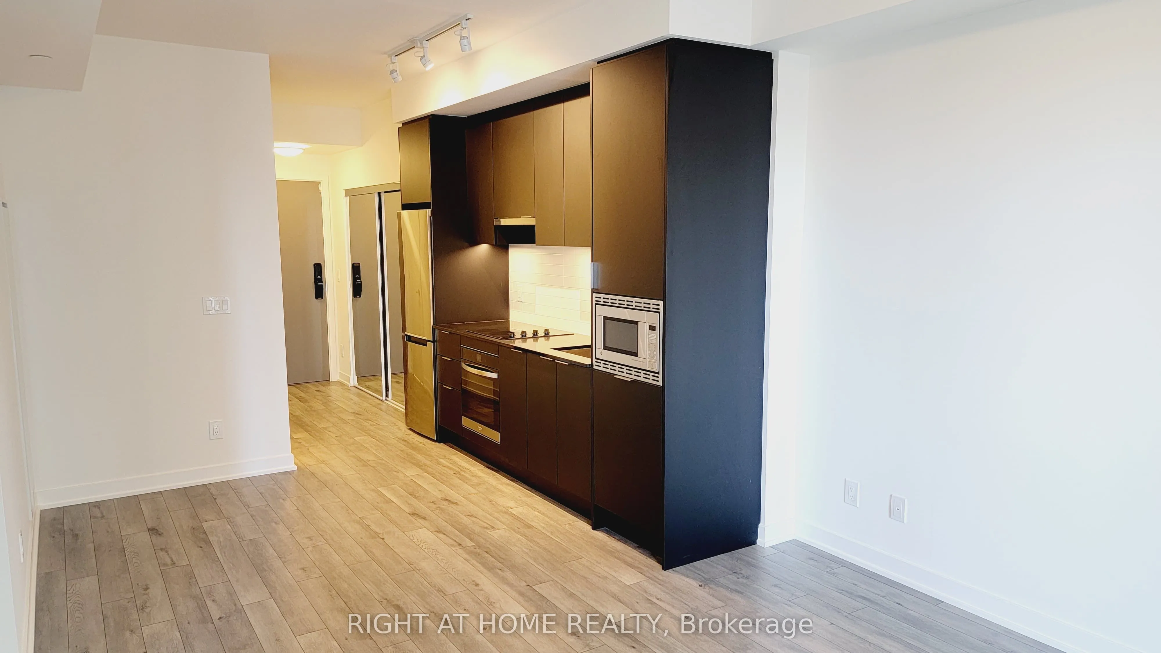 3079 Trafalgar Road, #702