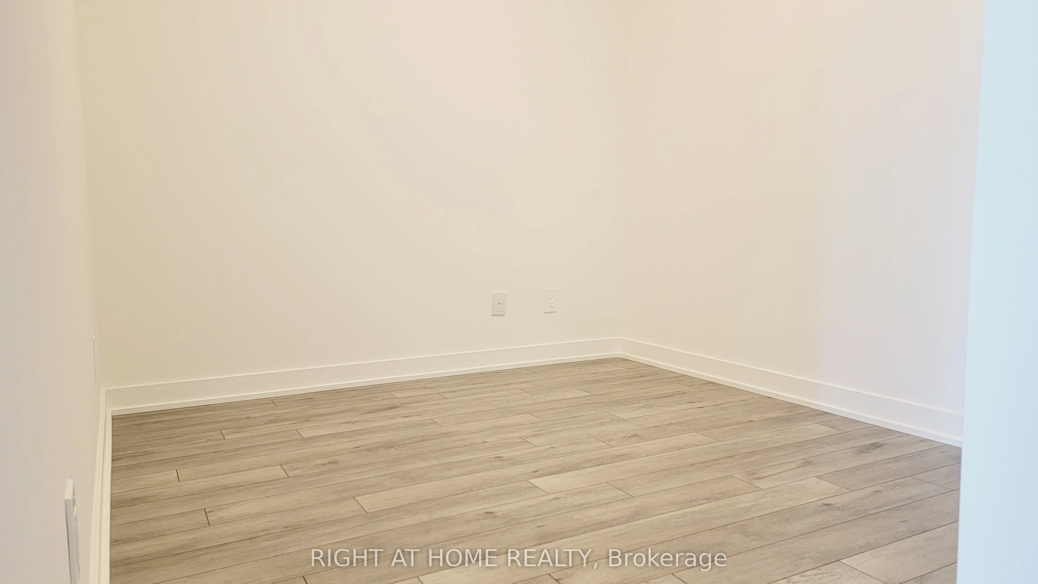 3079 Trafalgar Road, #702