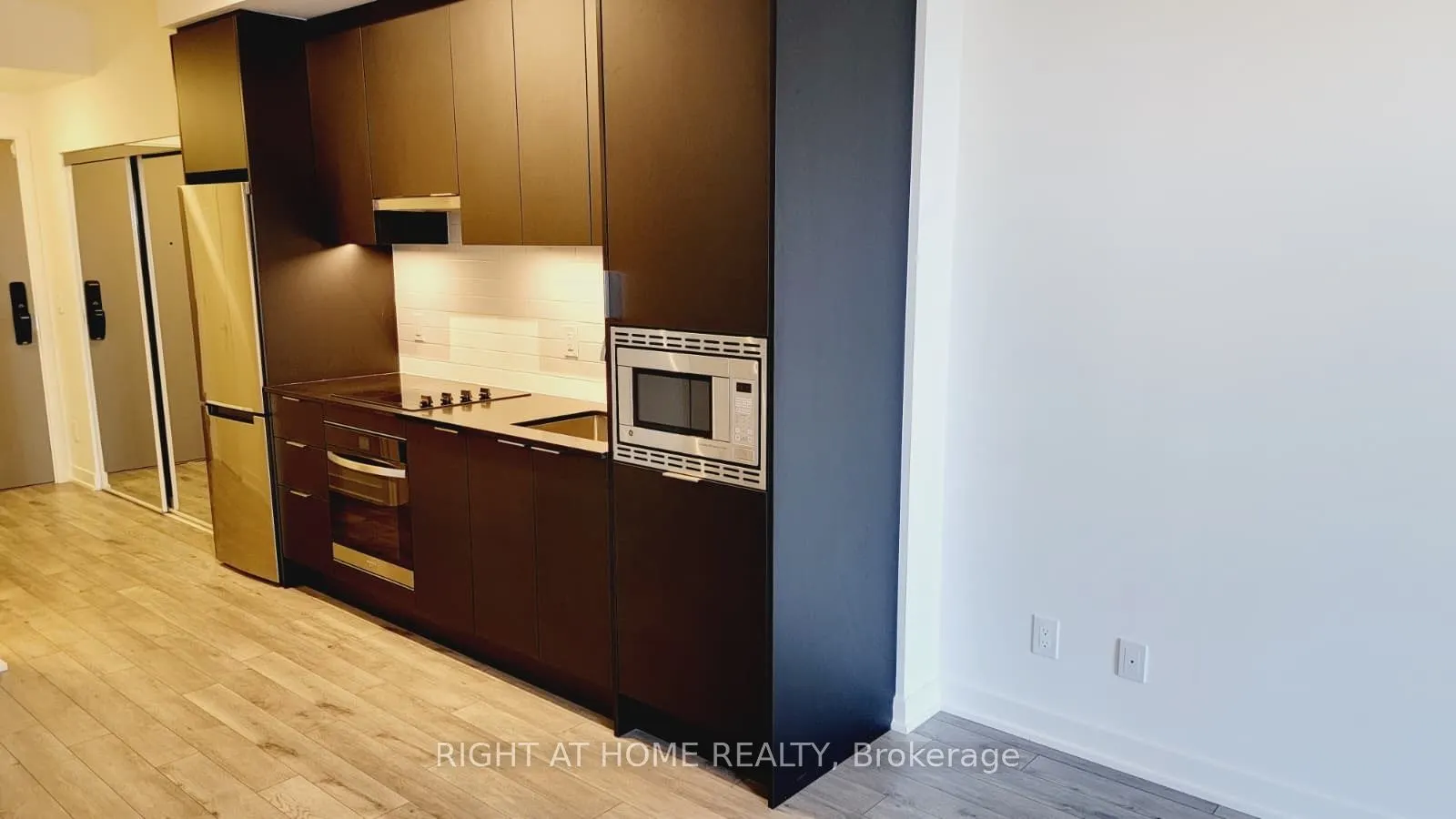 3079 Trafalgar Road, #702