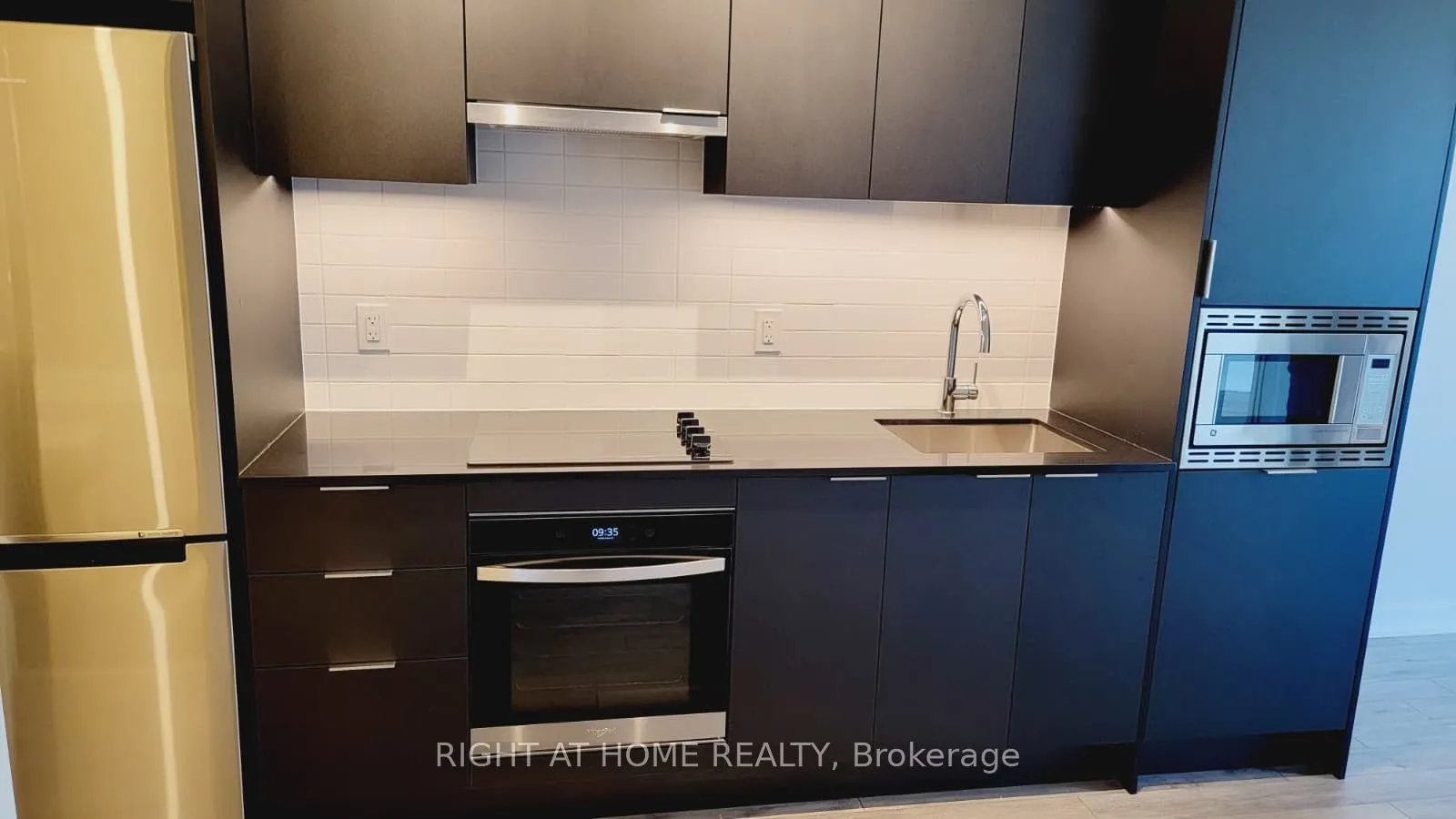 3079 Trafalgar Road, #702