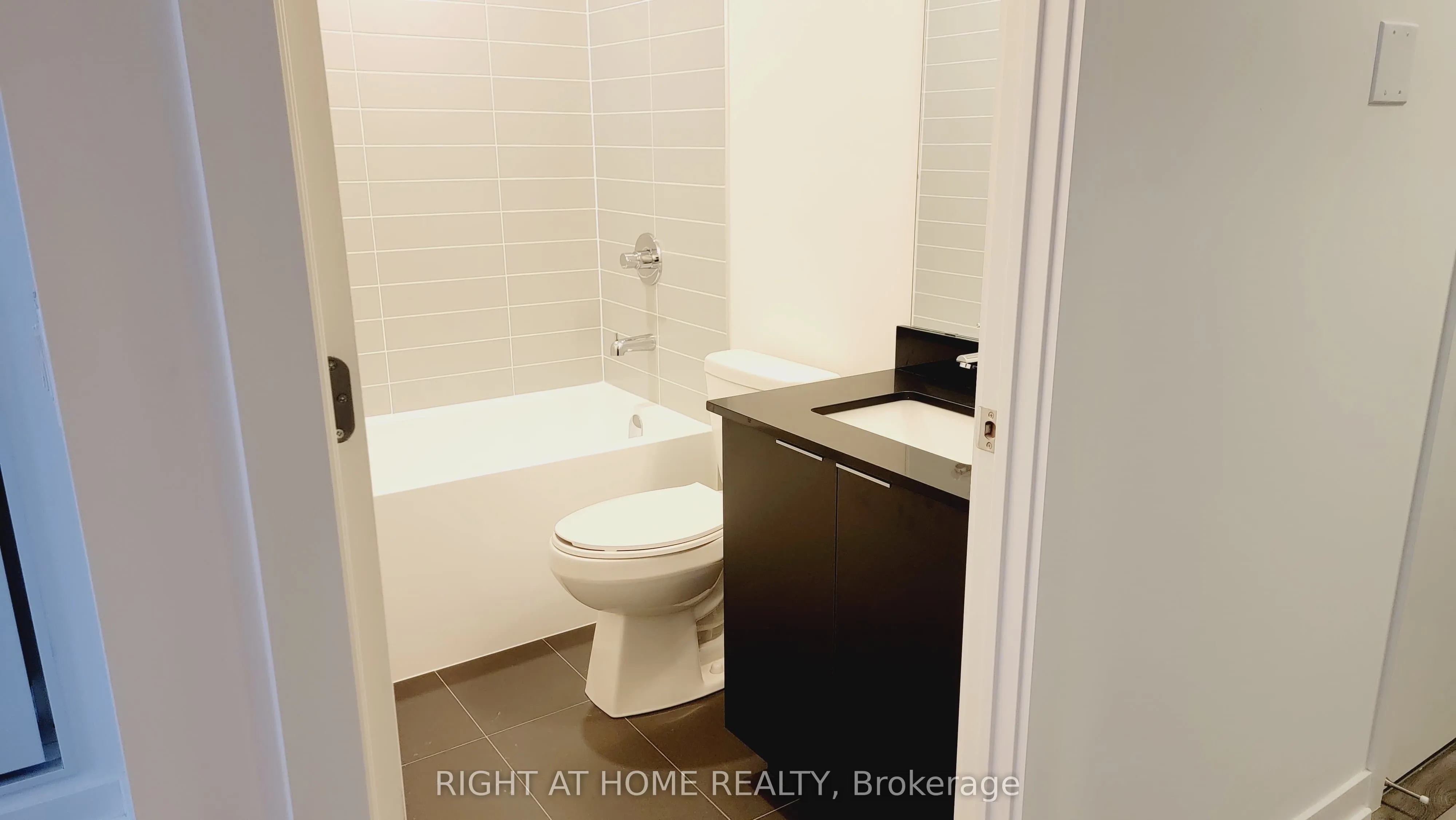 3079 Trafalgar Road, #702