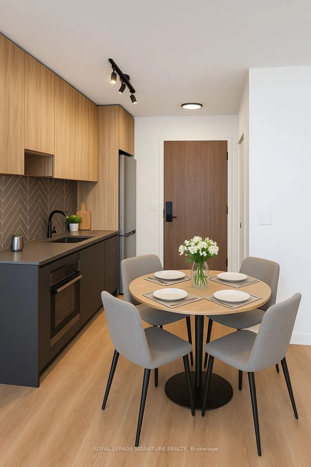 1037 The Queensway, #424