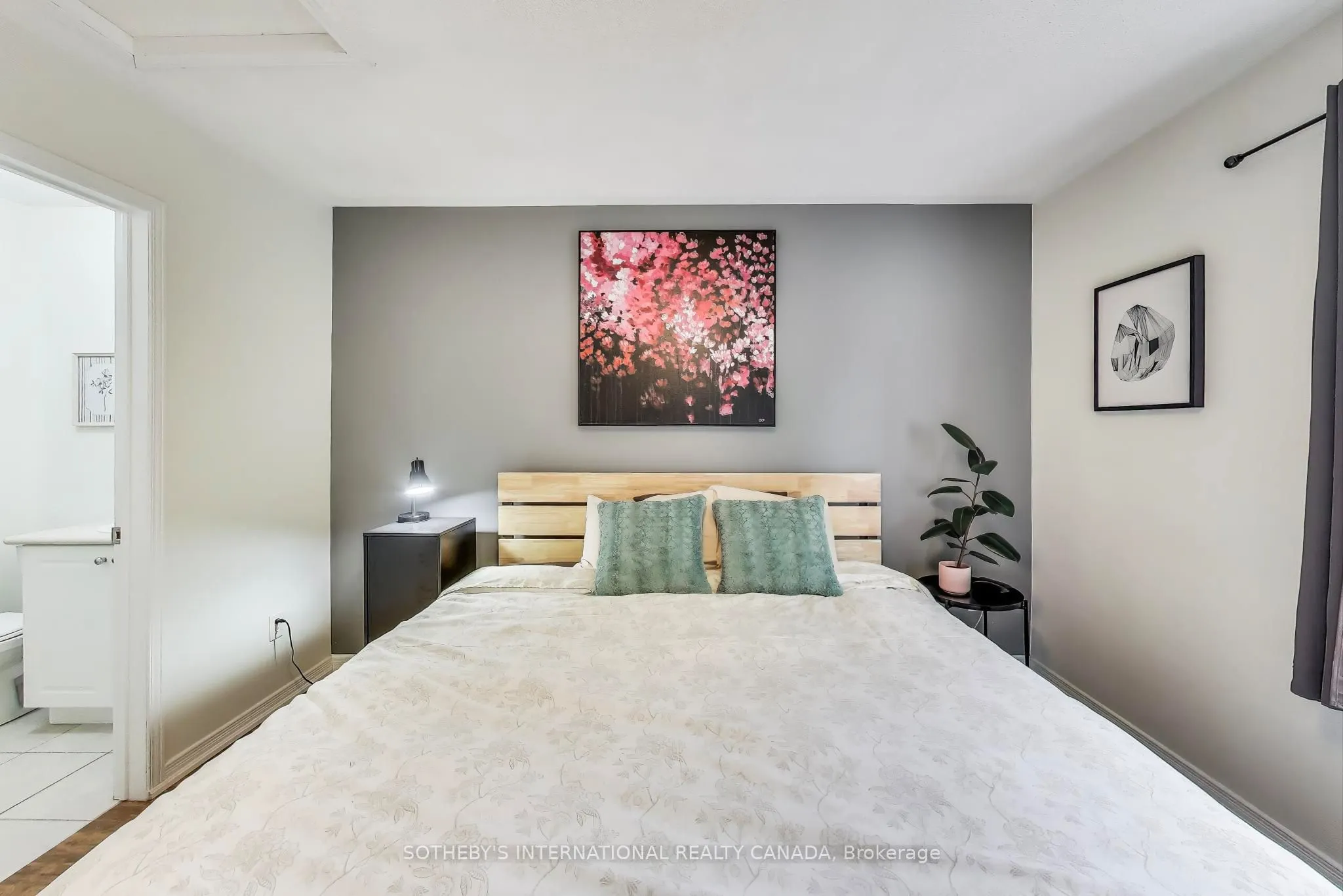 435 Hensall Circle, #17