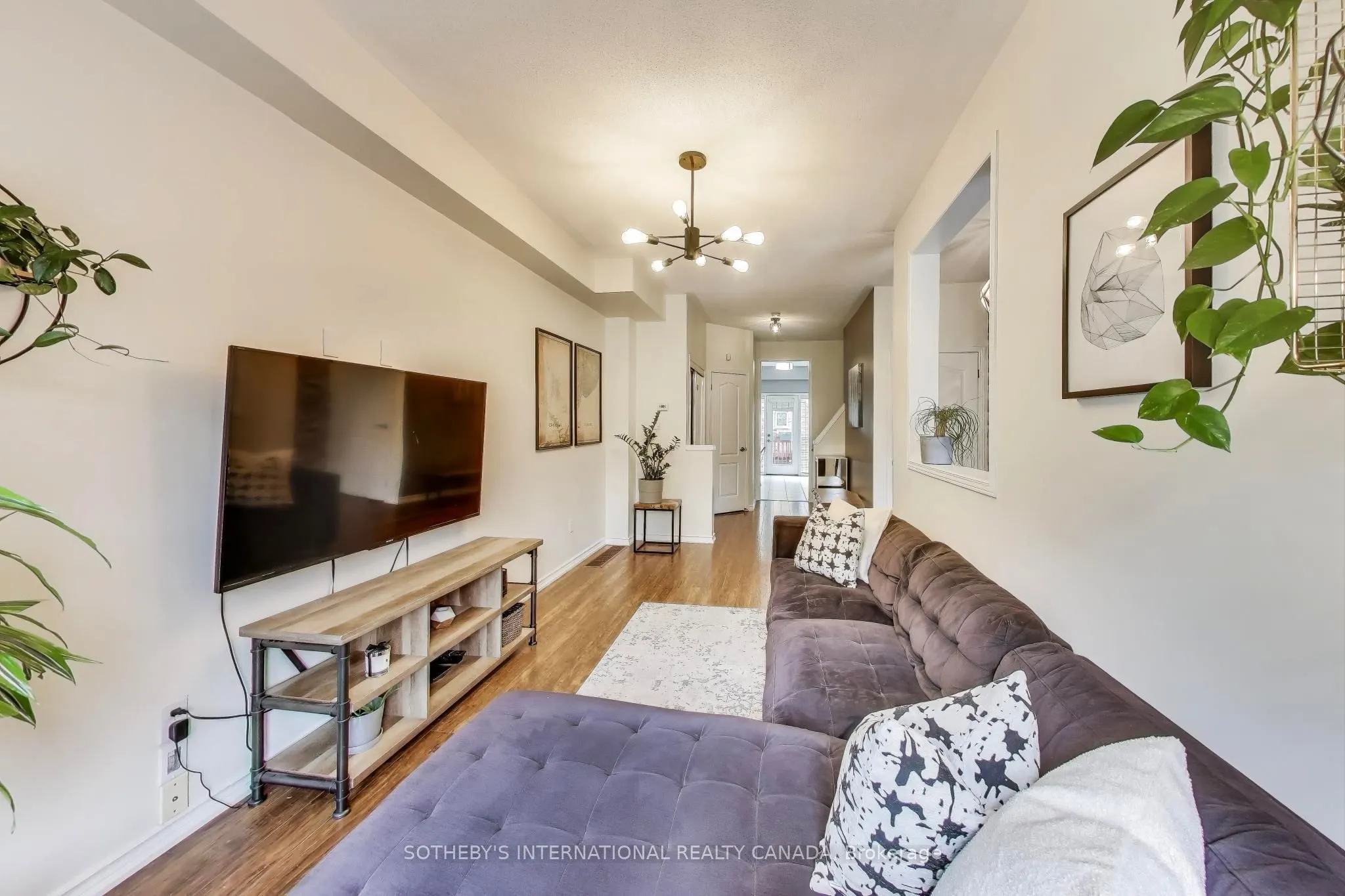 435 Hensall Circle, #17