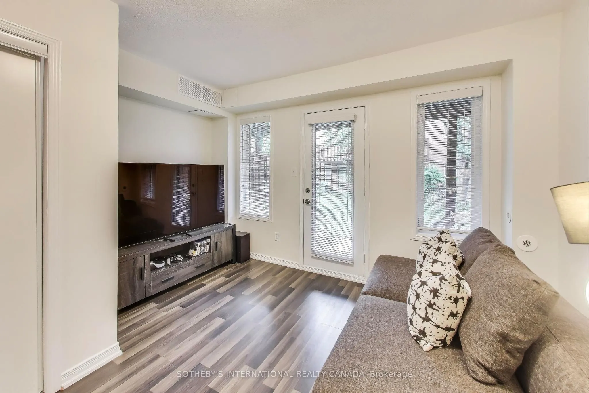 435 Hensall Circle, #17