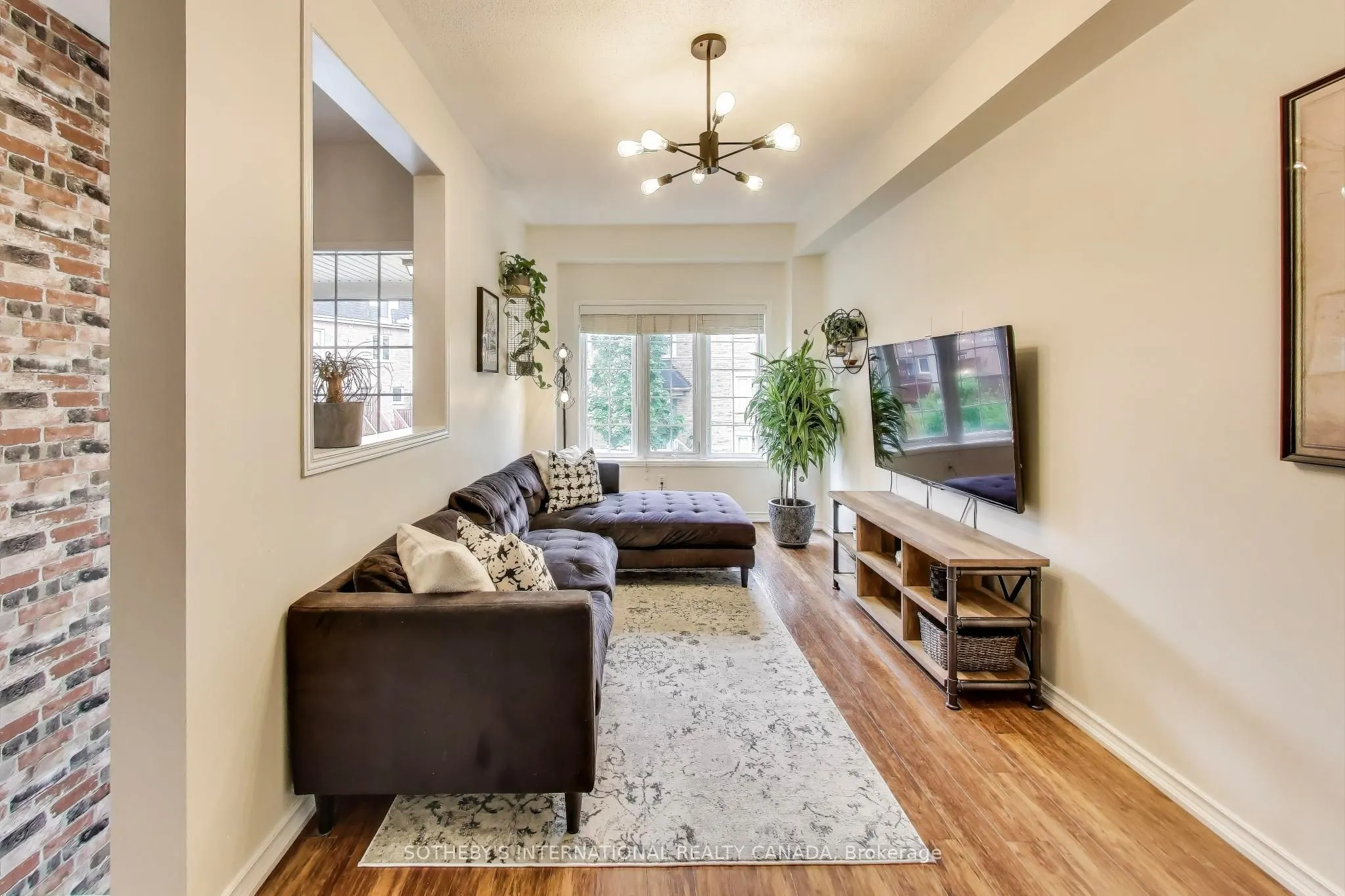 435 Hensall Circle, #17