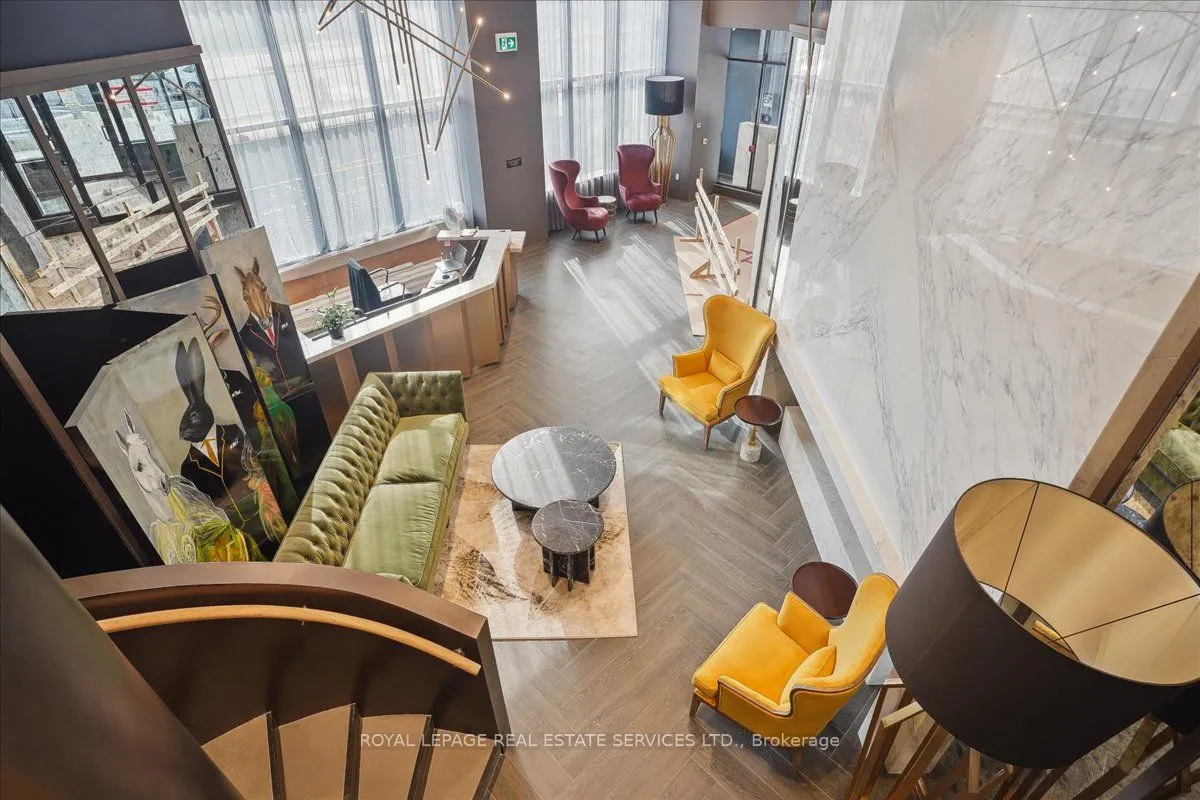 395 Dundas Street W, #507