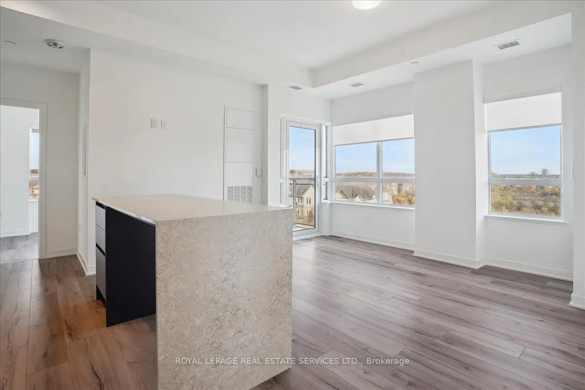 395 Dundas Street W, #507