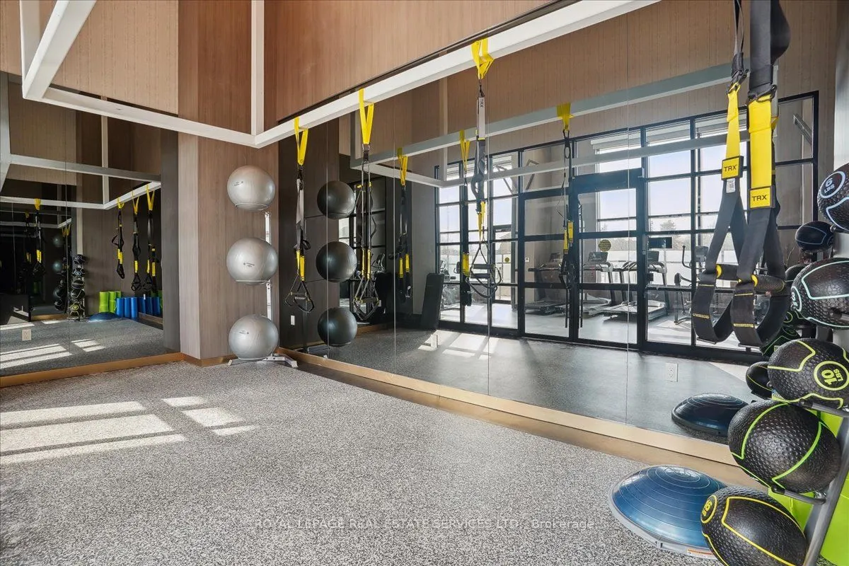 395 Dundas Street W, #507