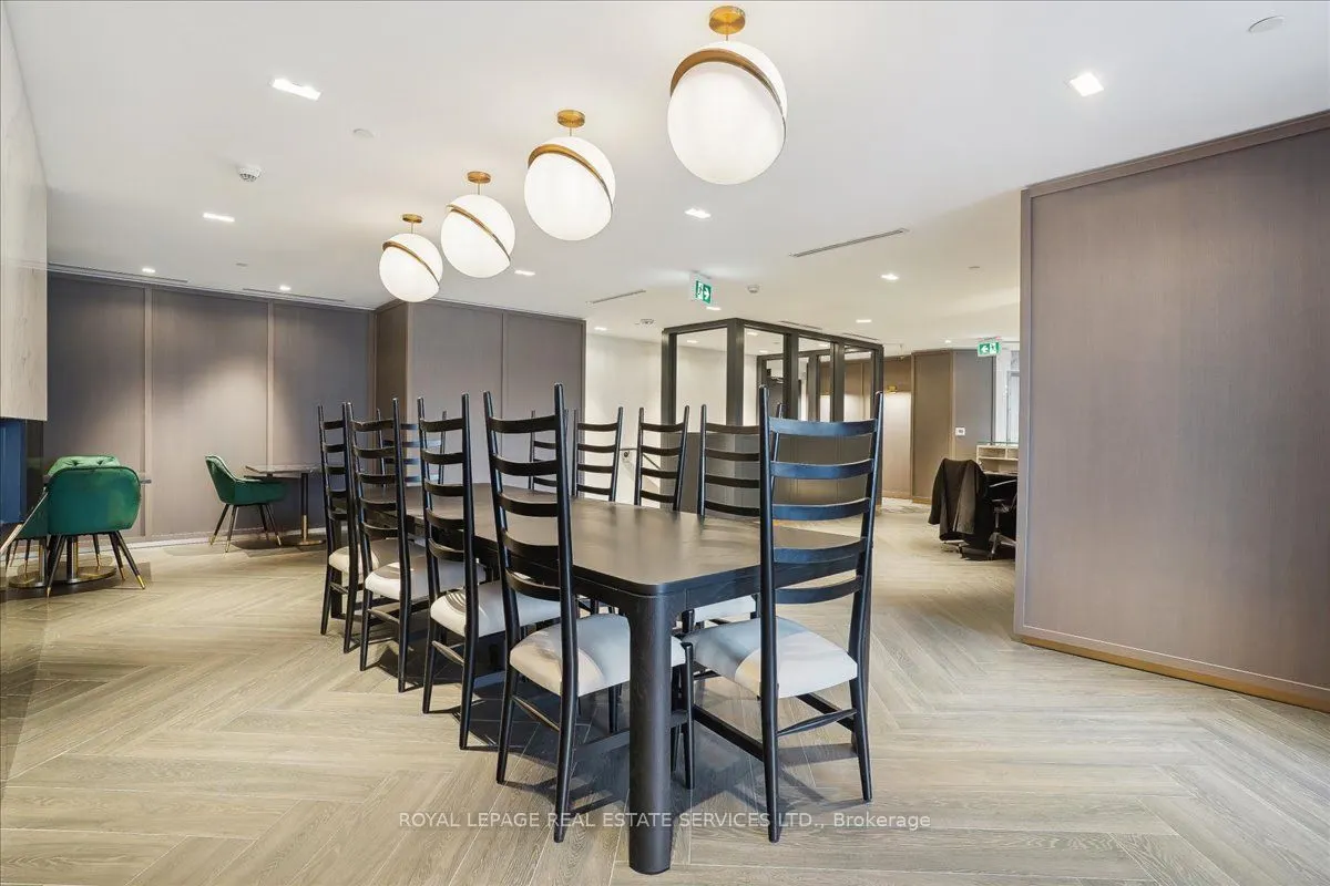 395 Dundas Street W, #507