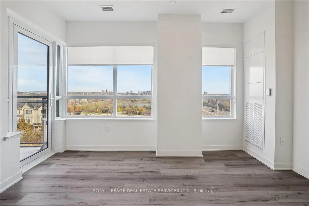 395 Dundas Street W, #507