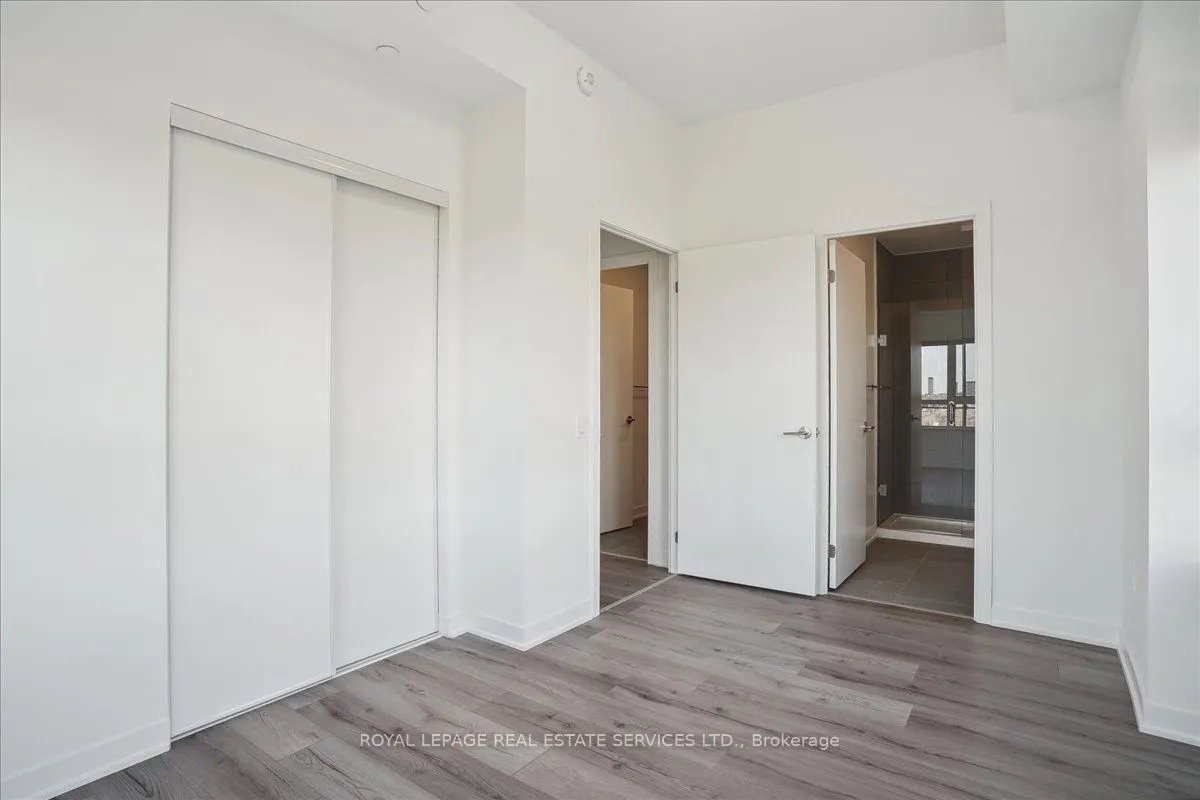 395 Dundas Street W, #507