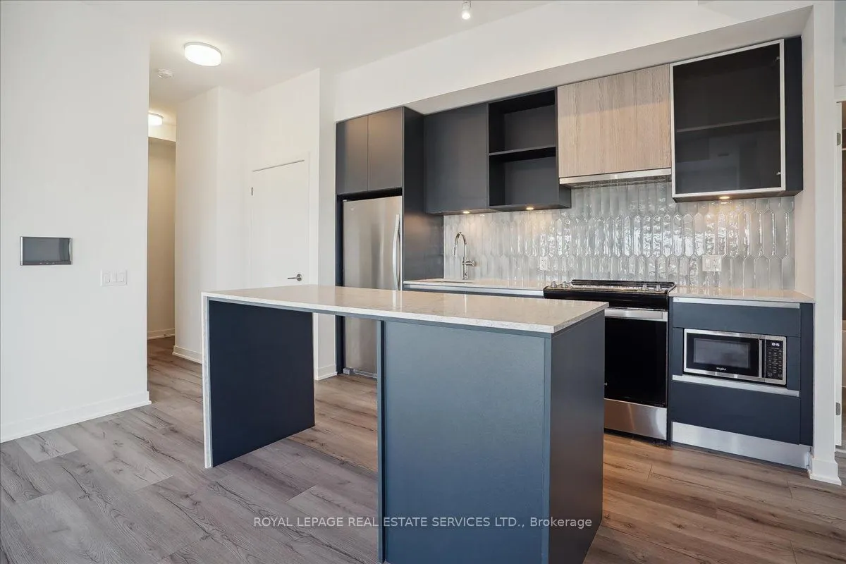 395 Dundas Street W, #507