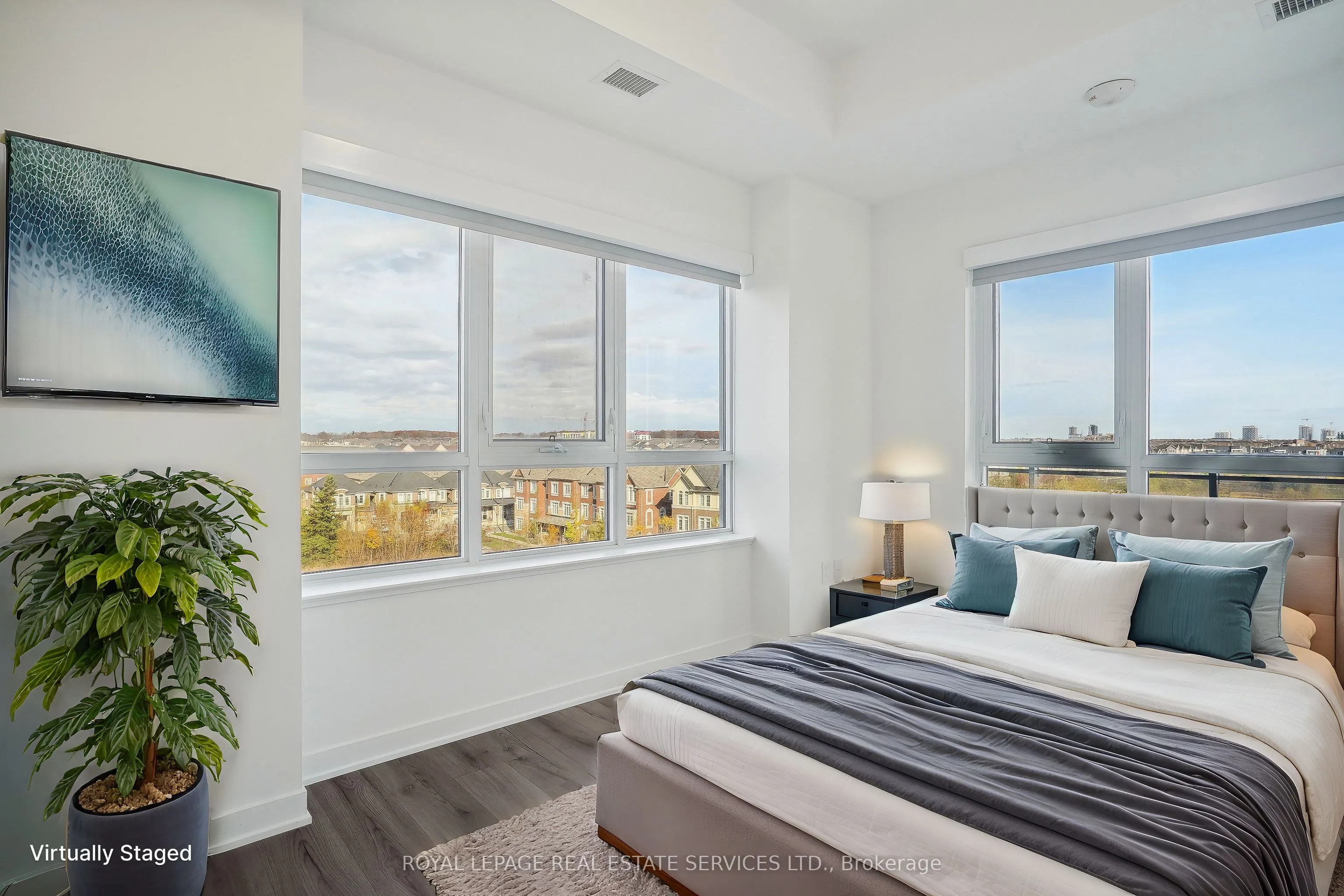 395 Dundas Street W, #507