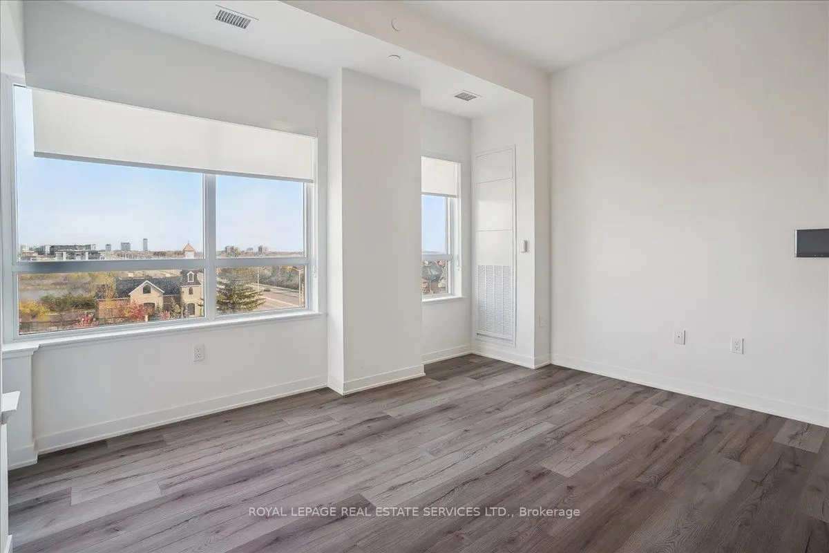 395 Dundas Street W, #507