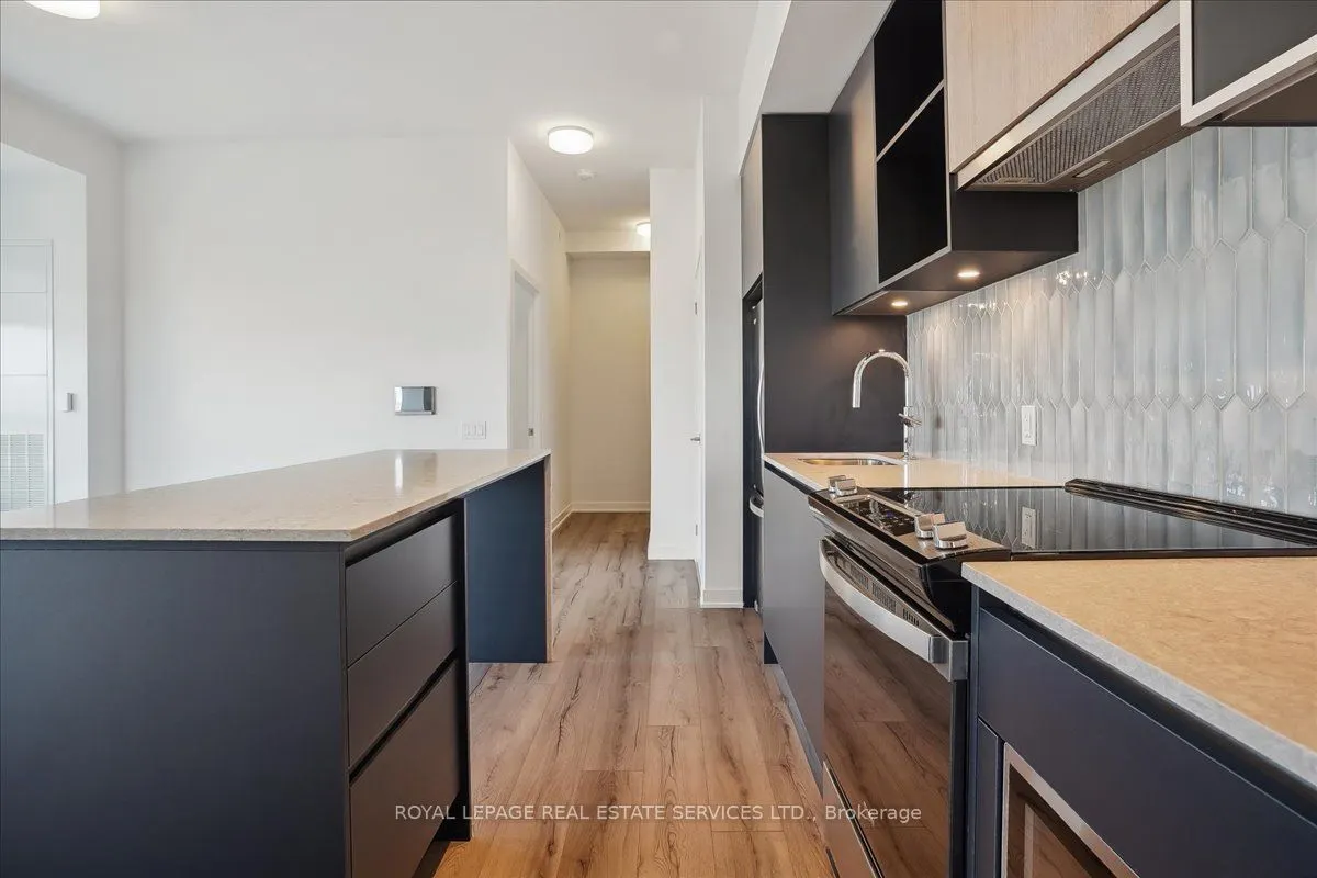 395 Dundas Street W, #507