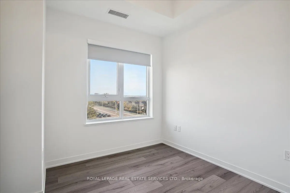 395 Dundas Street W, #507