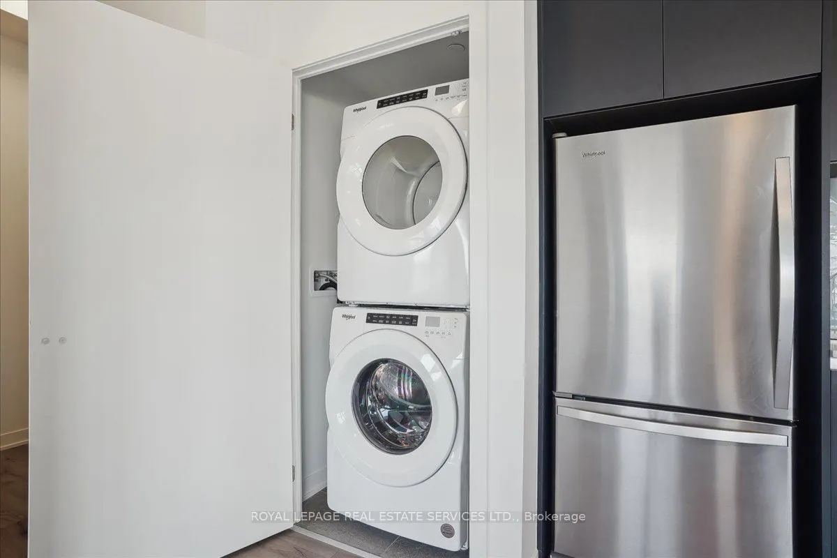 395 Dundas Street W, #507