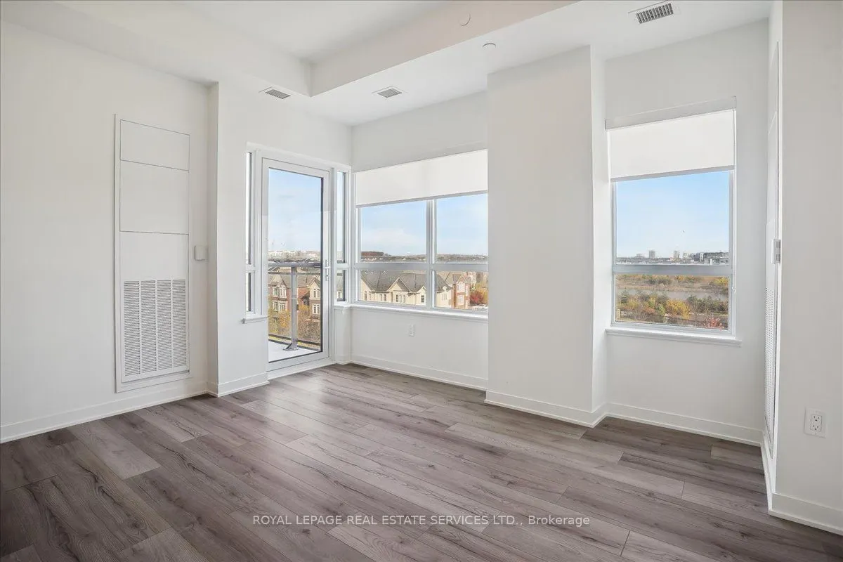 395 Dundas Street W, #507