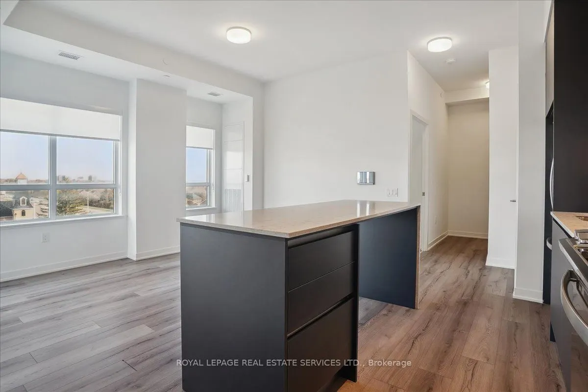 395 Dundas Street W, #507