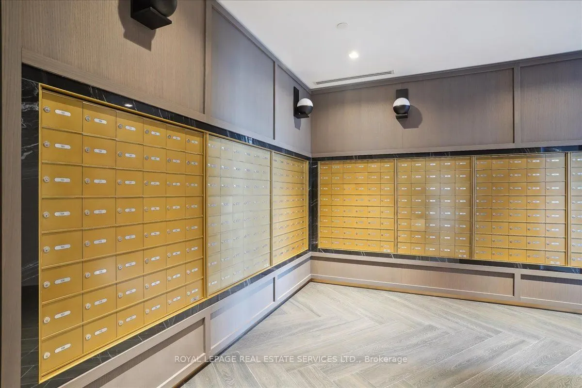 395 Dundas Street W, #507