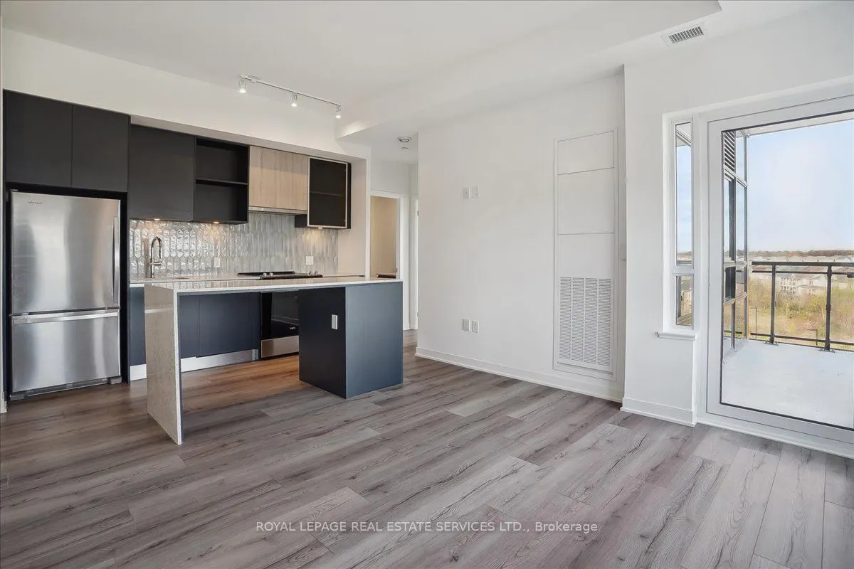 395 Dundas Street W, #507