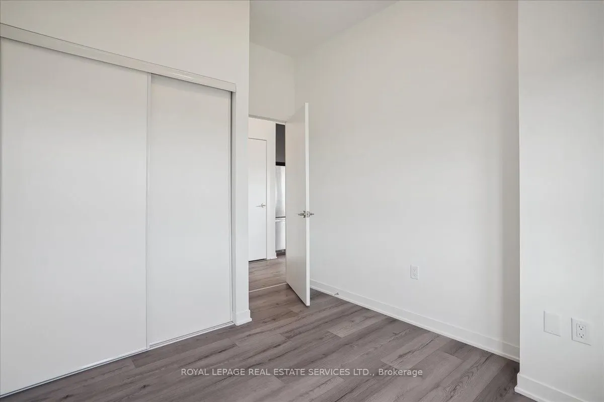 395 Dundas Street W, #507