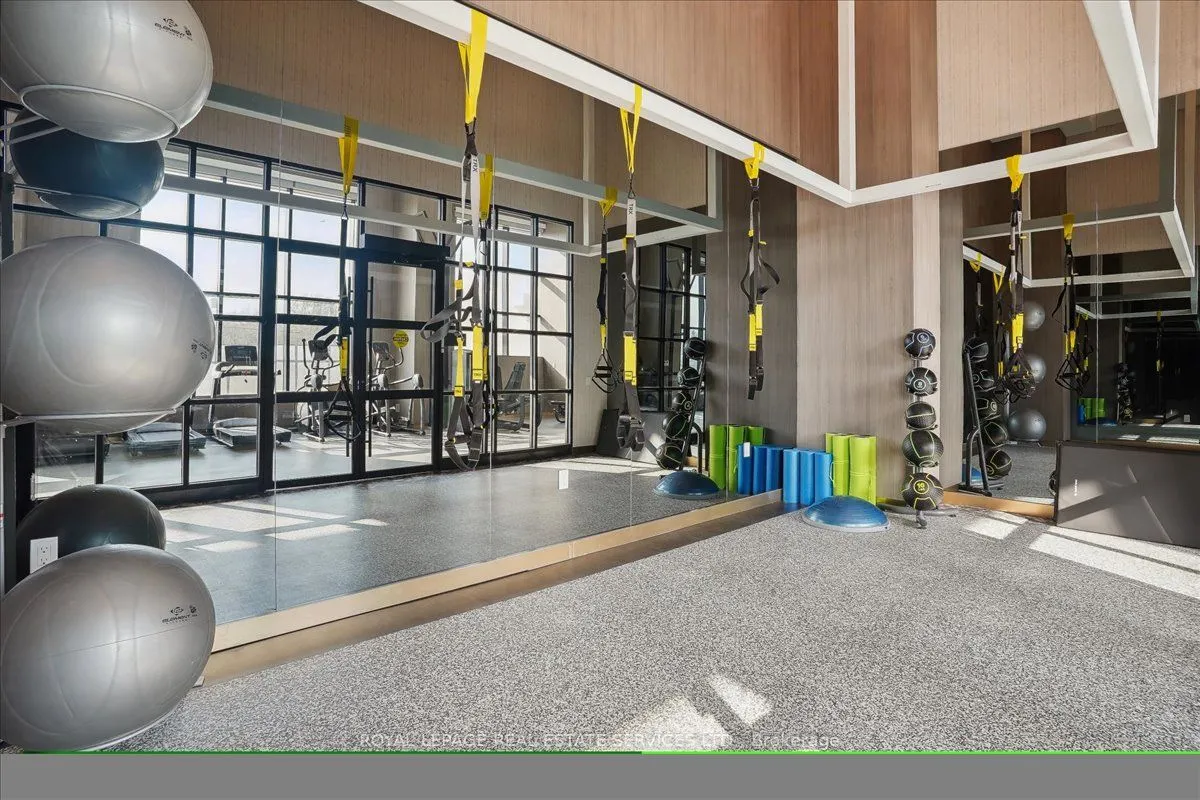 395 Dundas Street W, #507