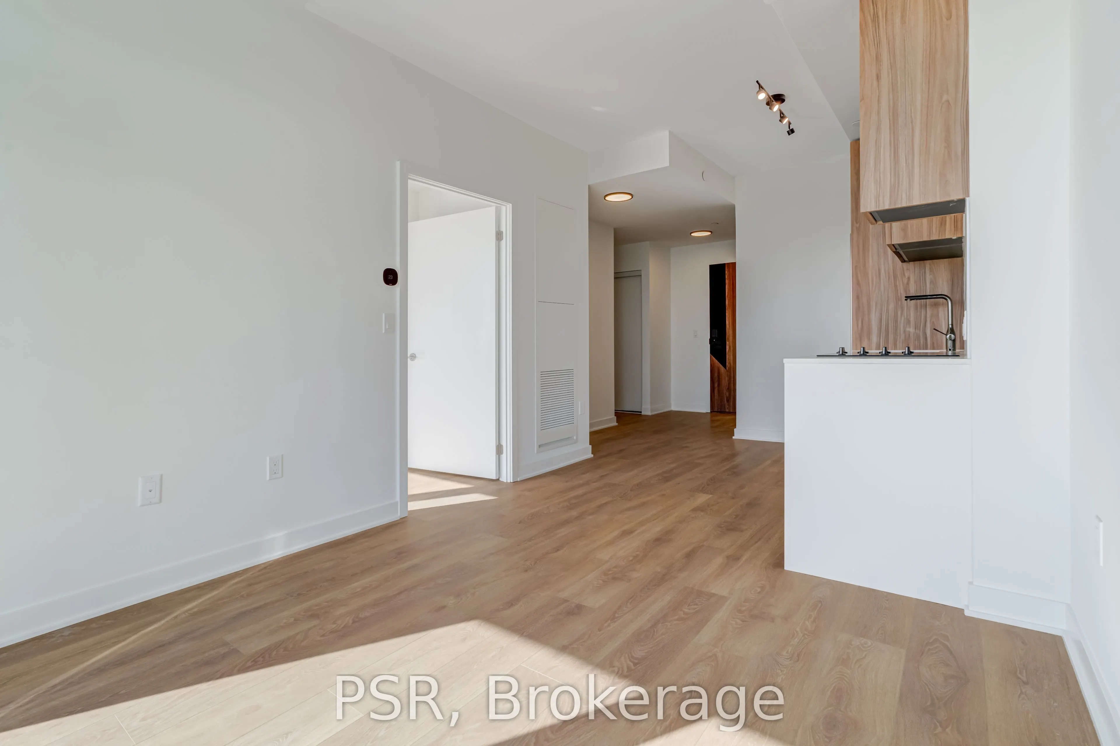 1037 The Queensway, #407