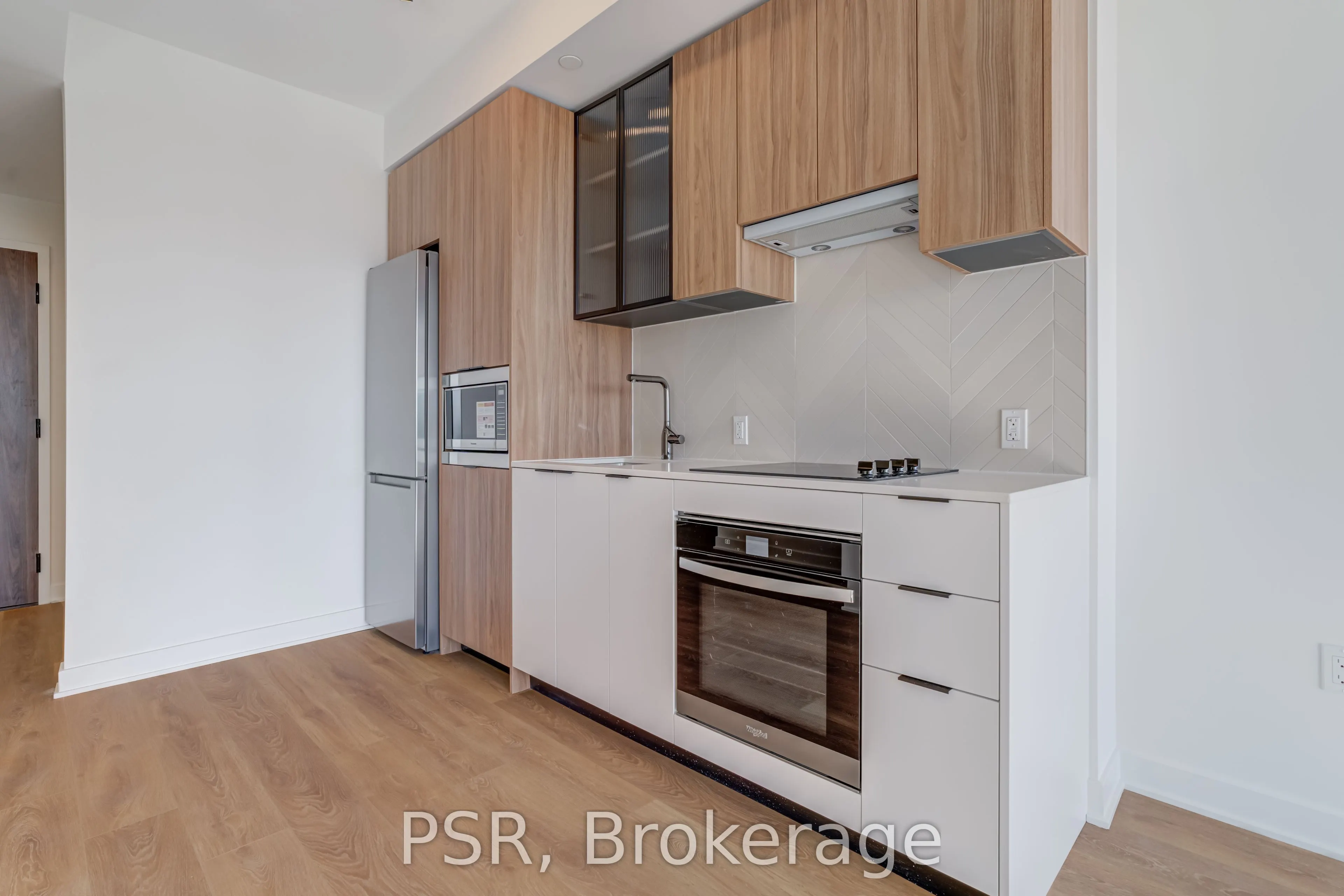 1037 The Queensway, #407