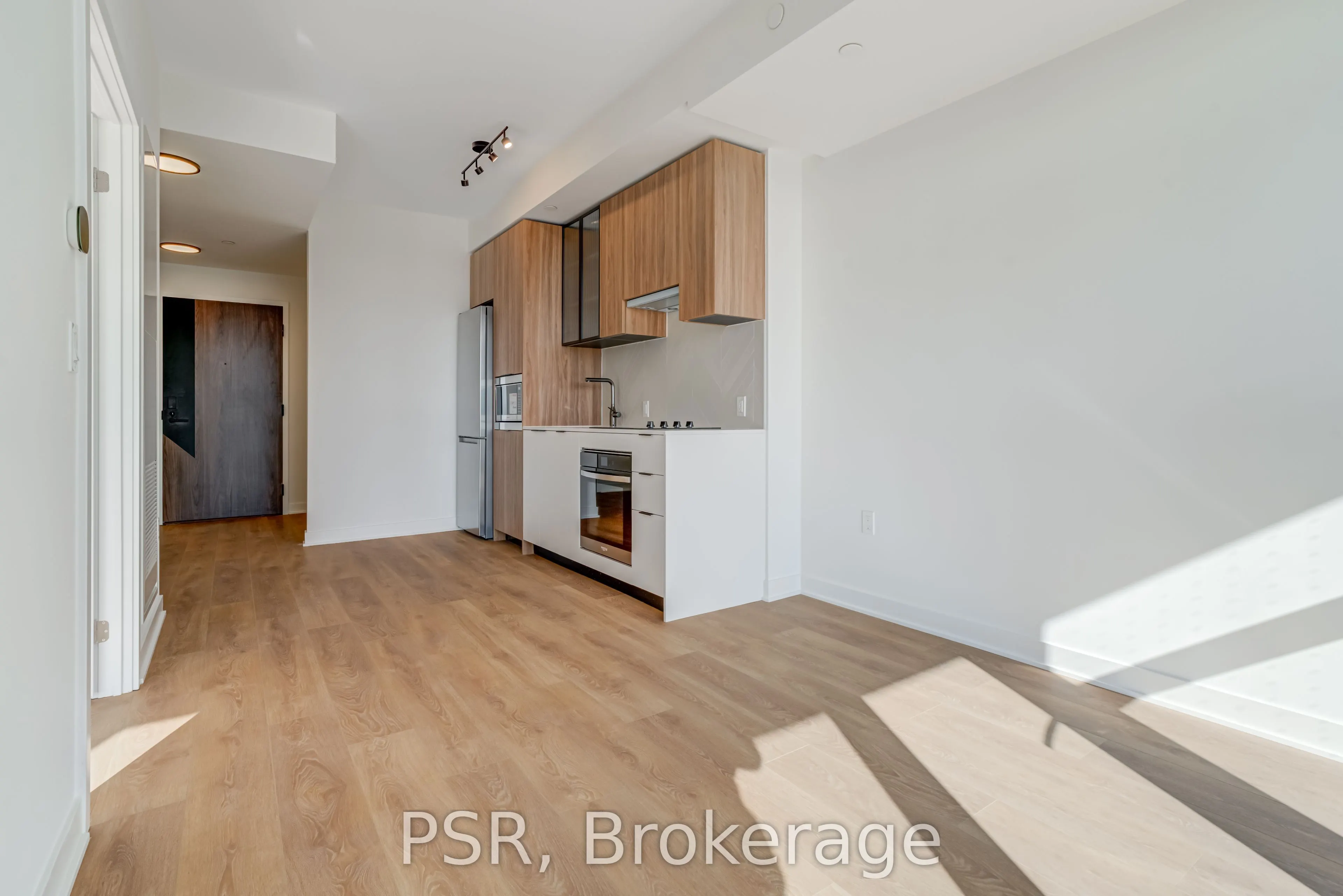 1037 The Queensway, #407