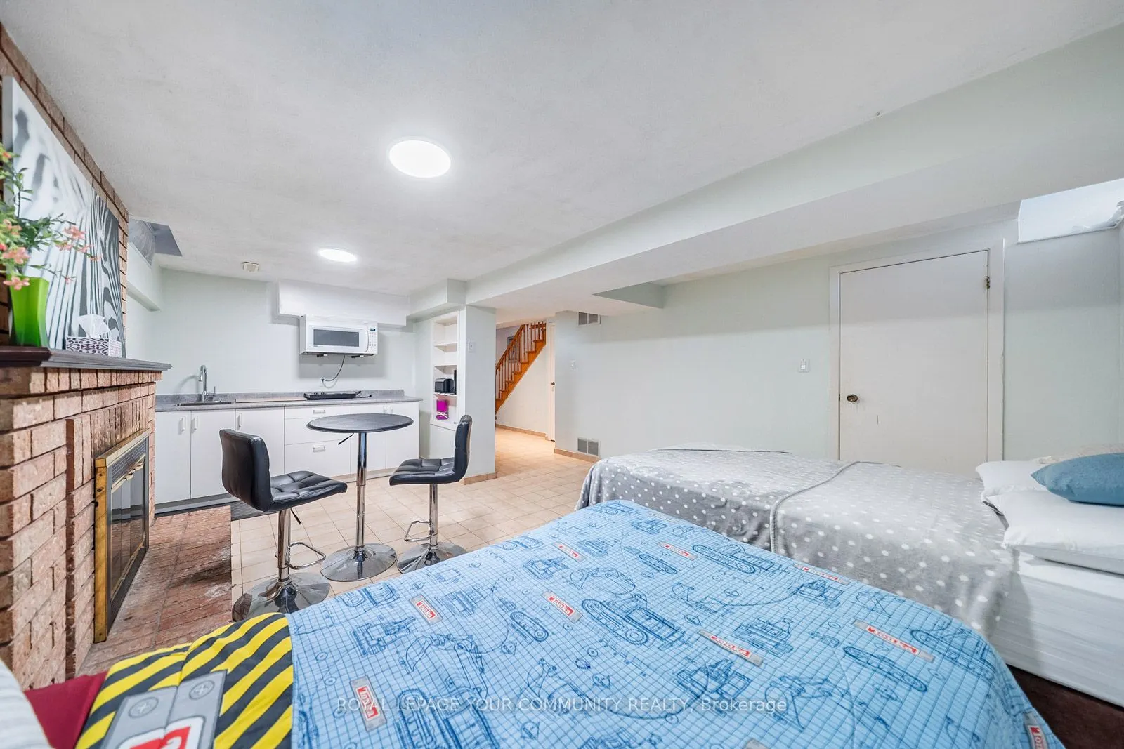 353 Rutherford Road N