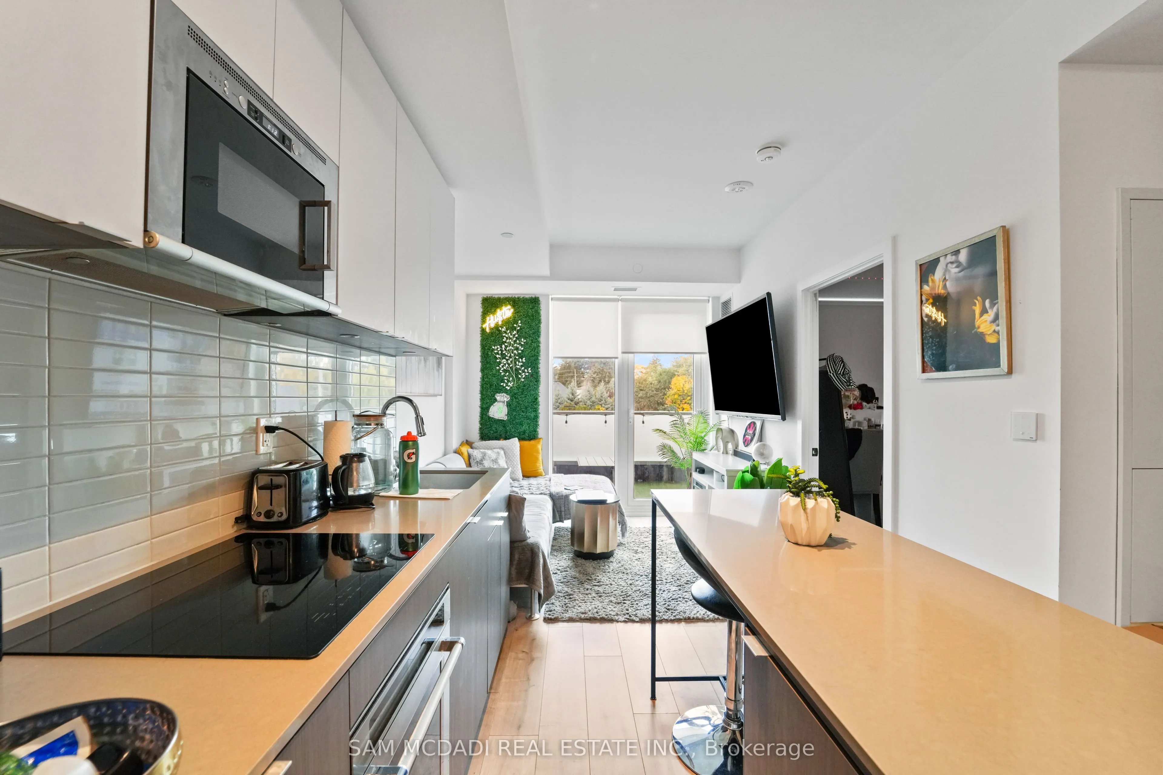 215 Lakeshore Road W, #212