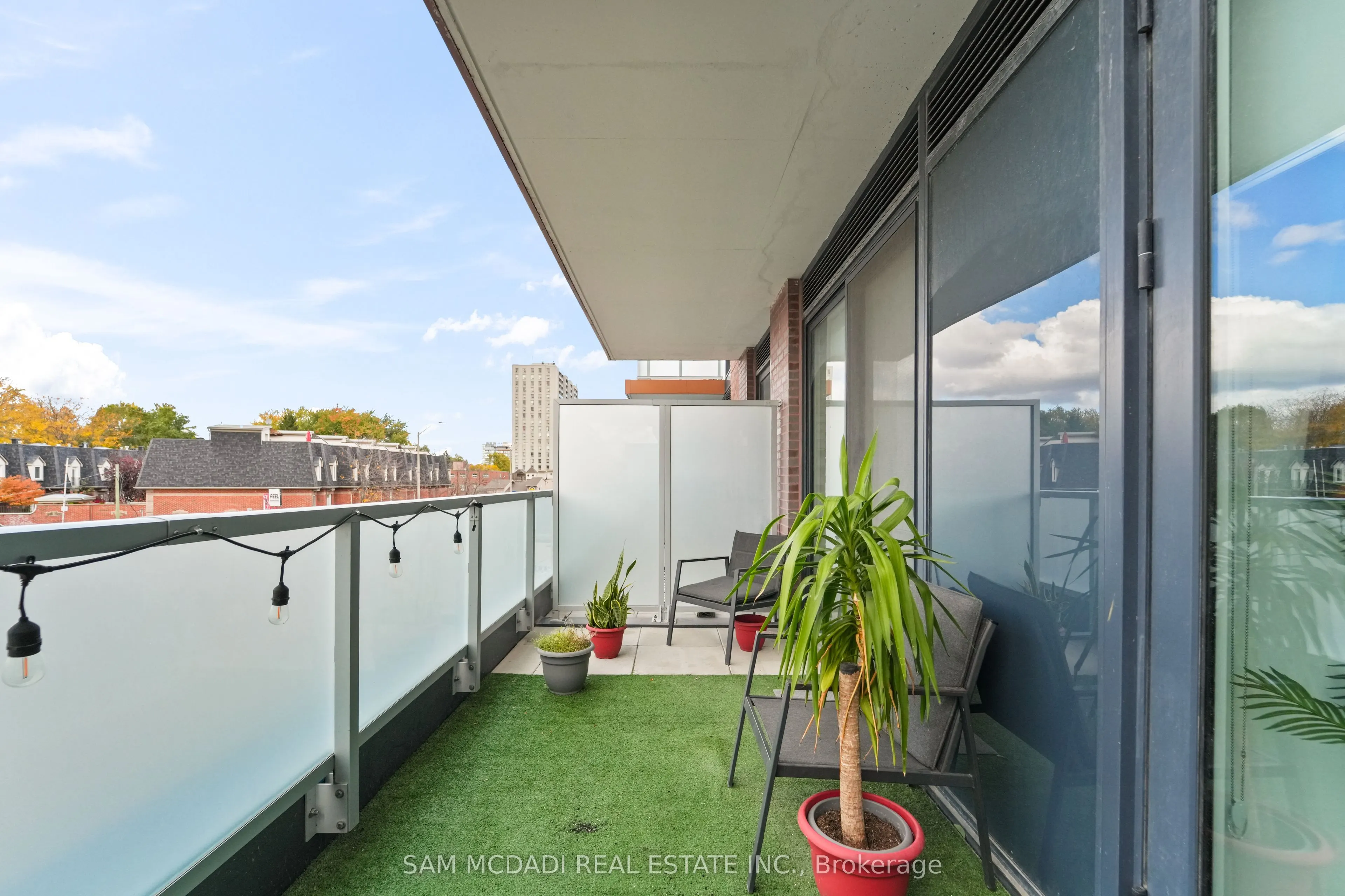 215 Lakeshore Road W, #212