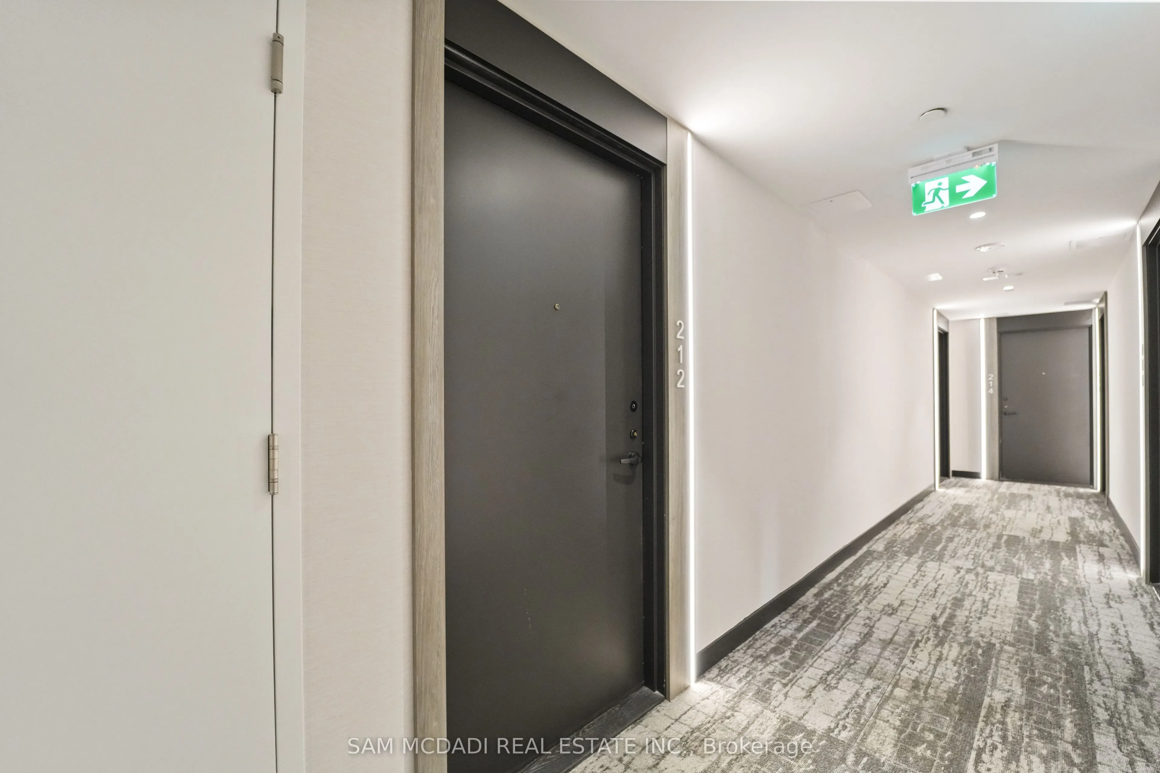 215 Lakeshore Road W, #212