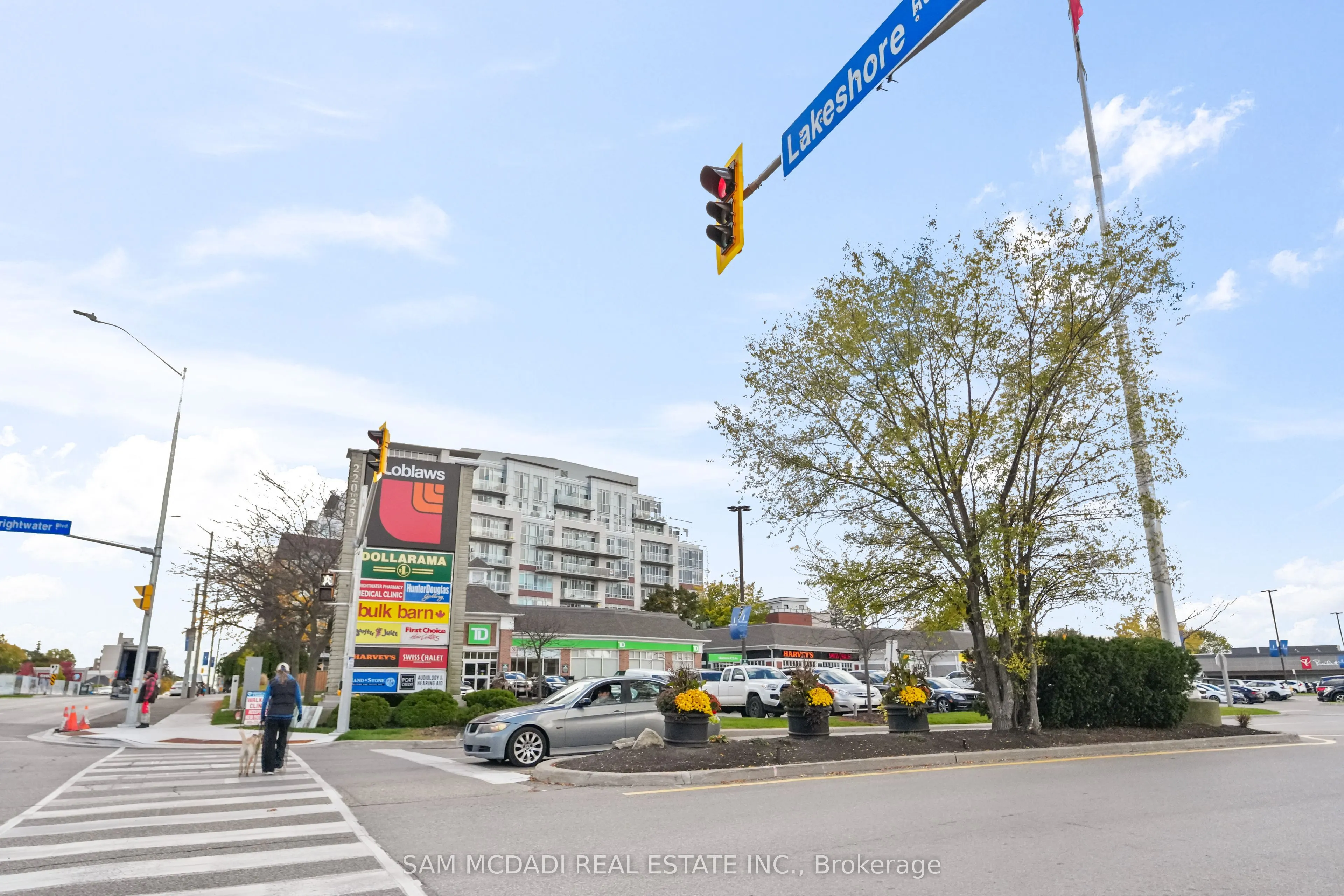 215 Lakeshore Road W, #212