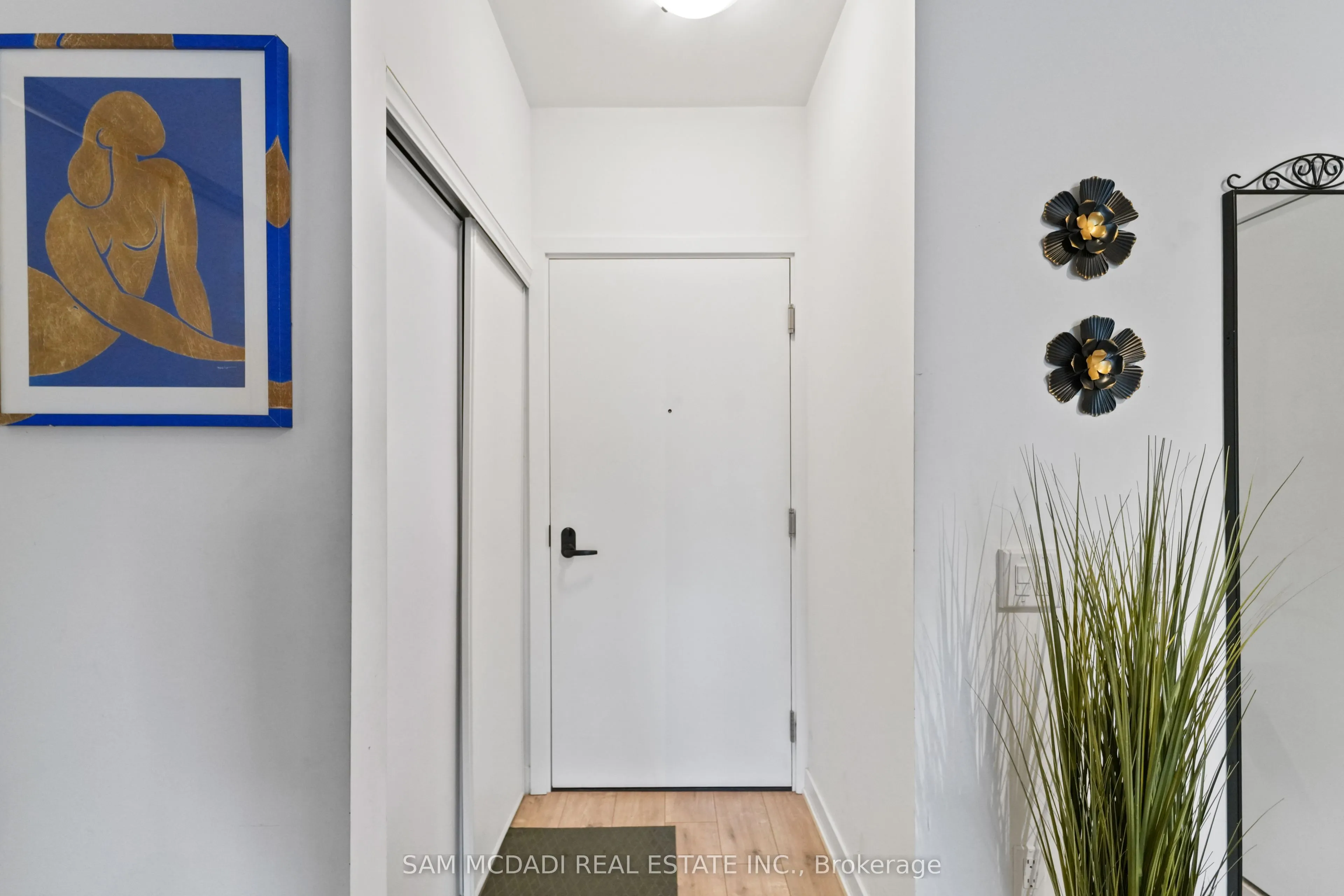 215 Lakeshore Road W, #212