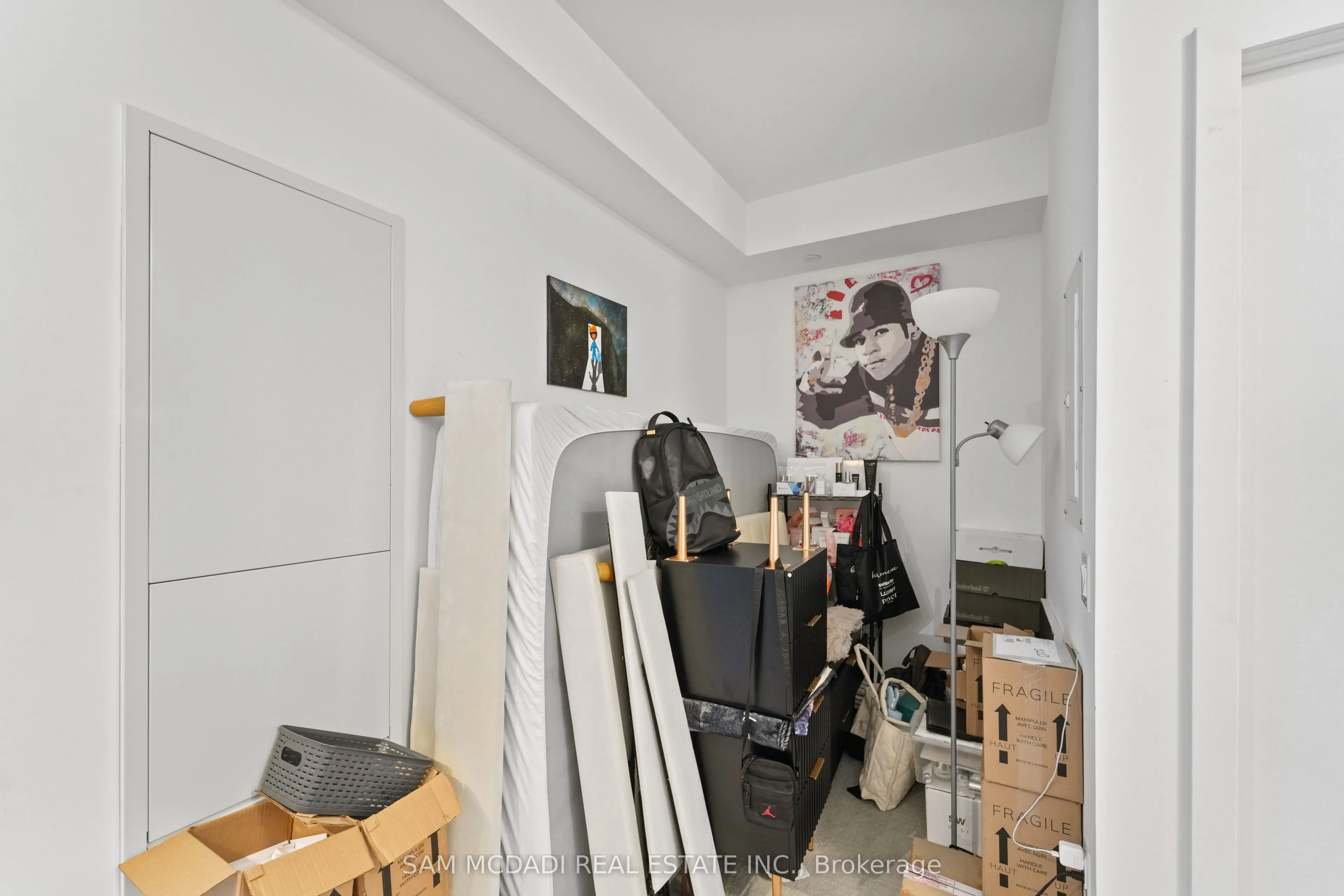 215 Lakeshore Road W, #212