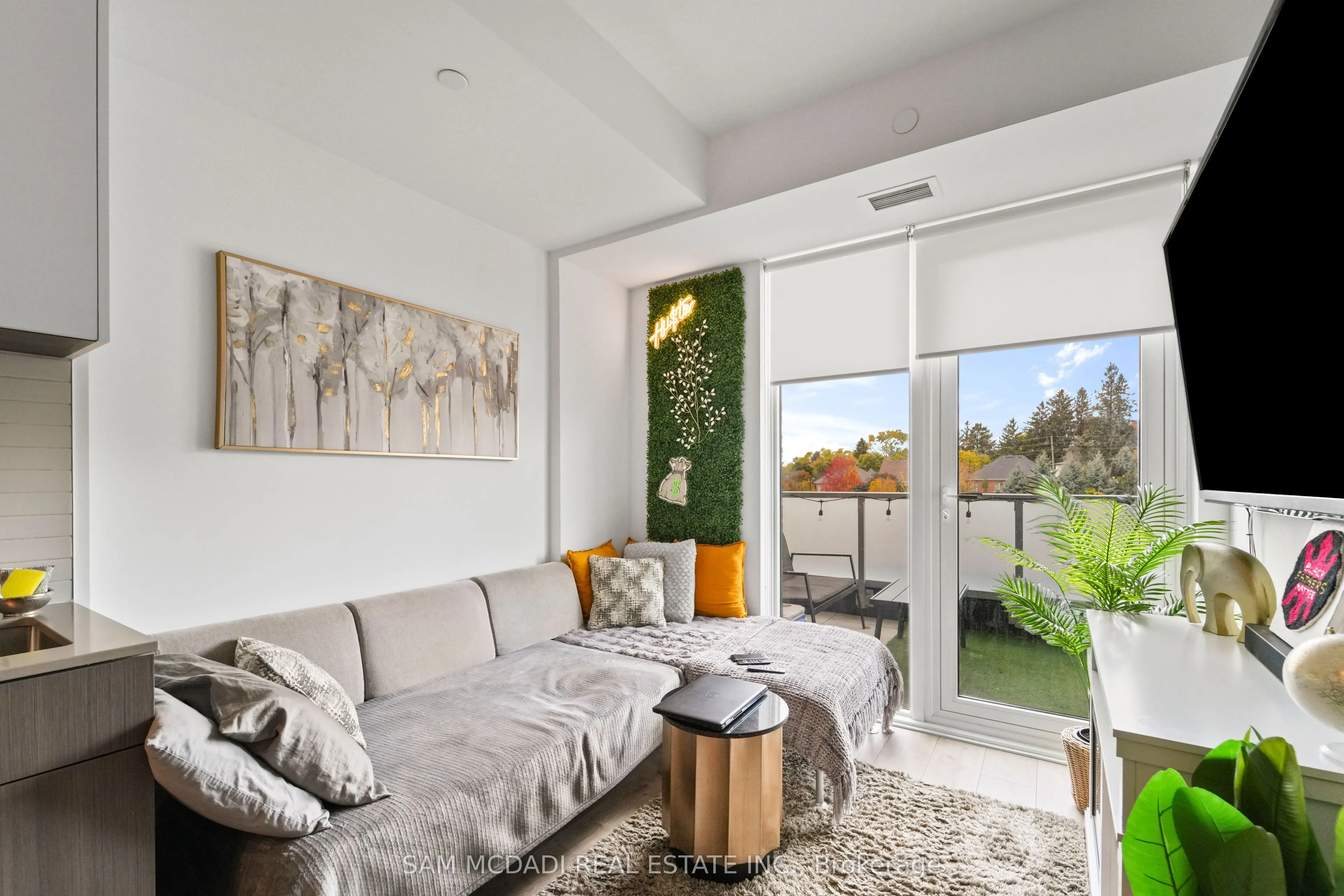 215 Lakeshore Road W, #212