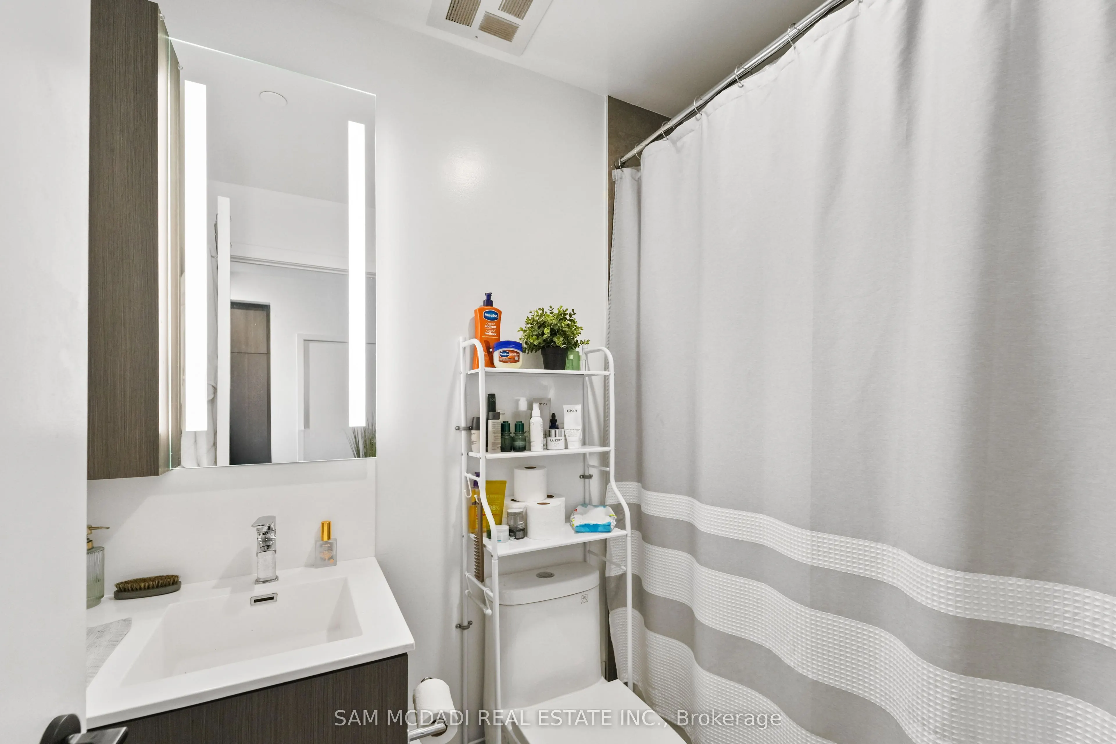 215 Lakeshore Road W, #212