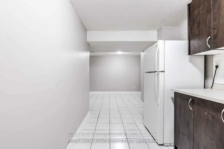 83 Autumn Boulevard, #Lower