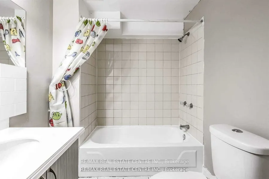 83 Autumn Boulevard, #Lower