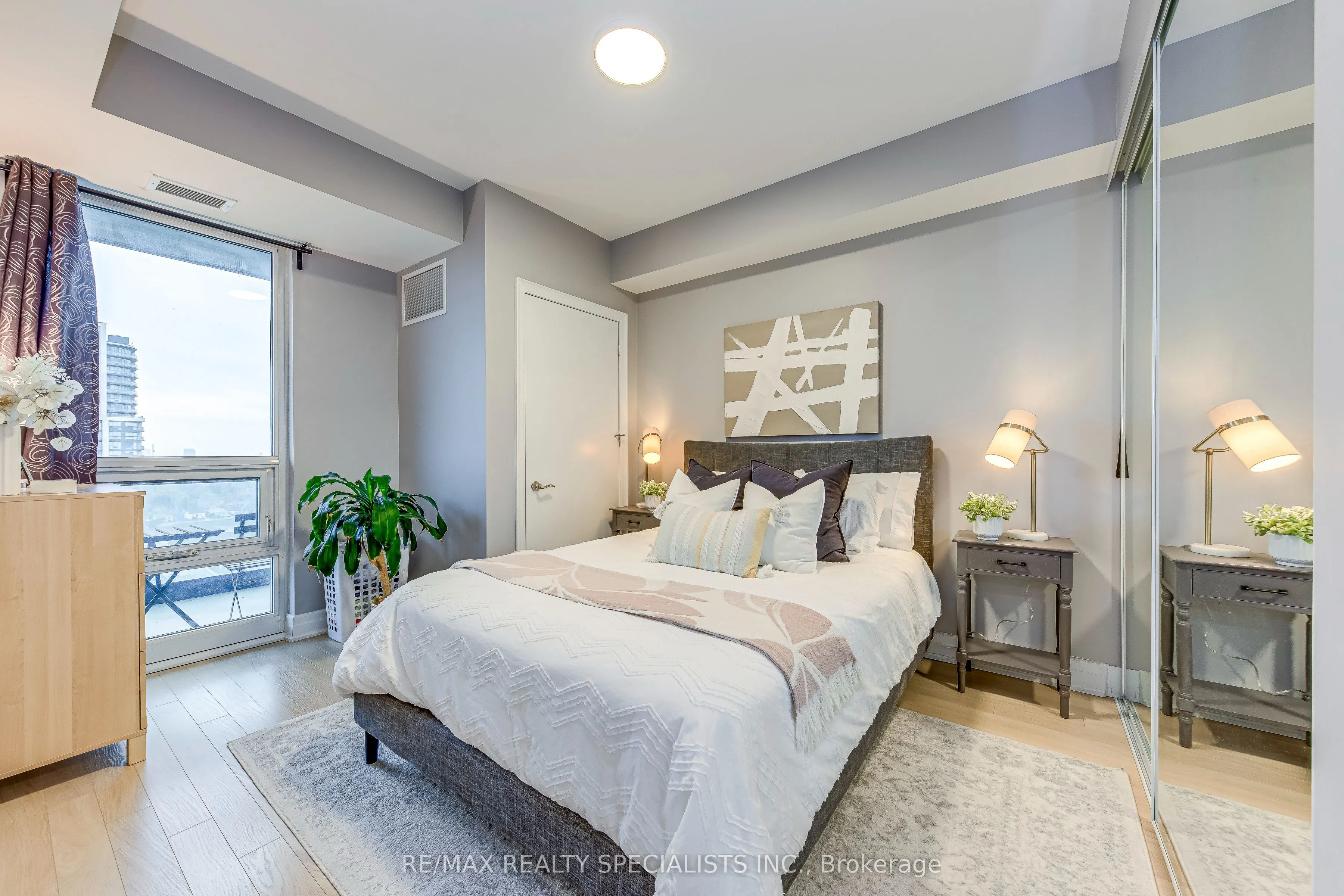 100 John Street, #1609