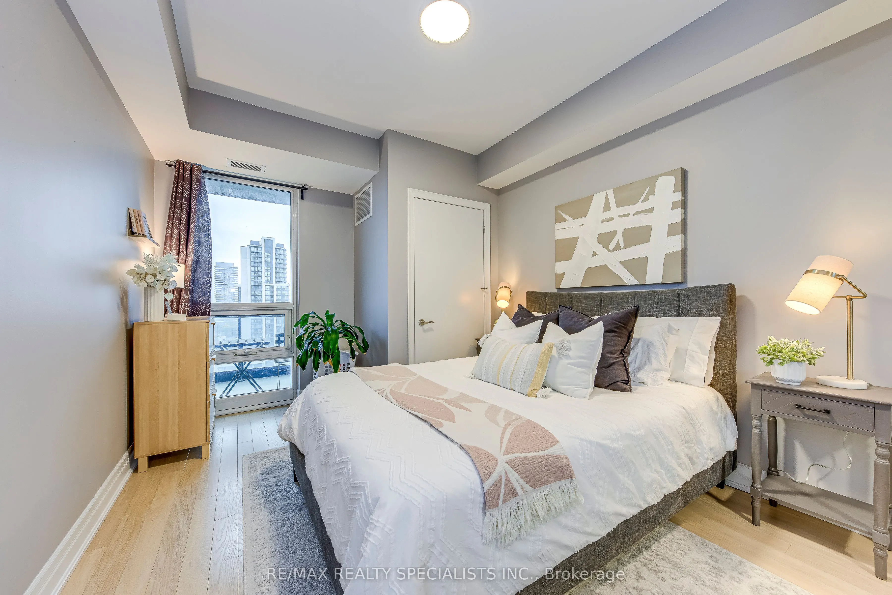 100 John Street, #1609