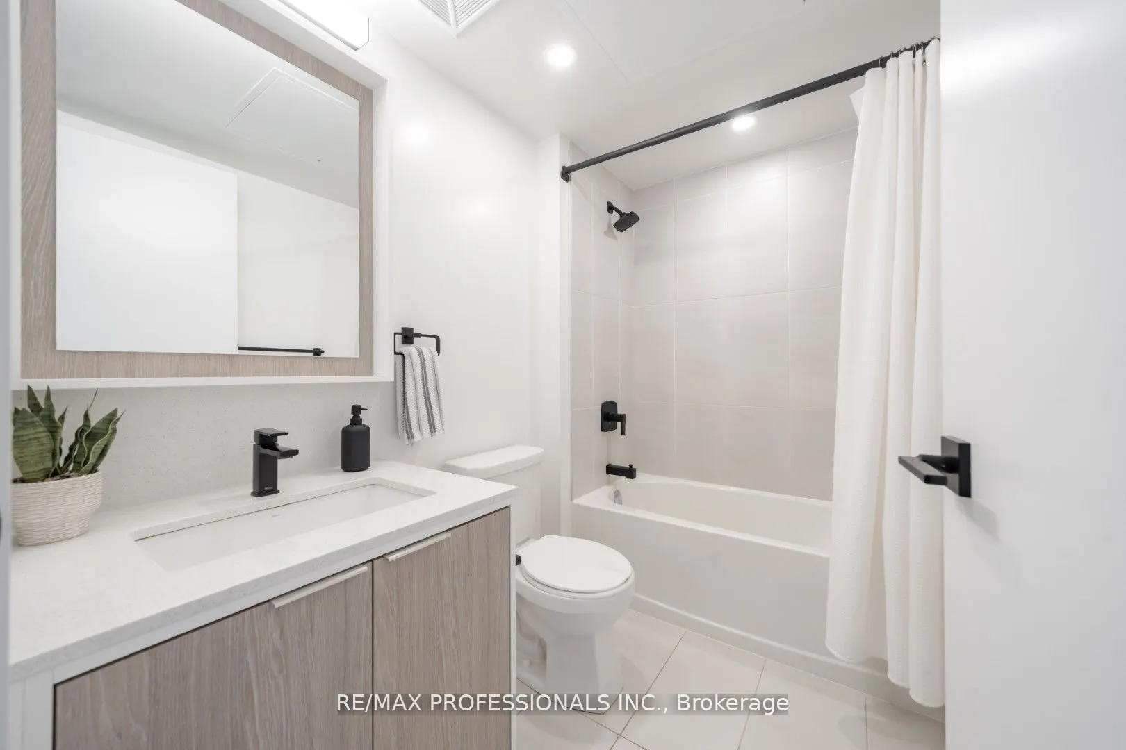 36 Zorra Street, #305