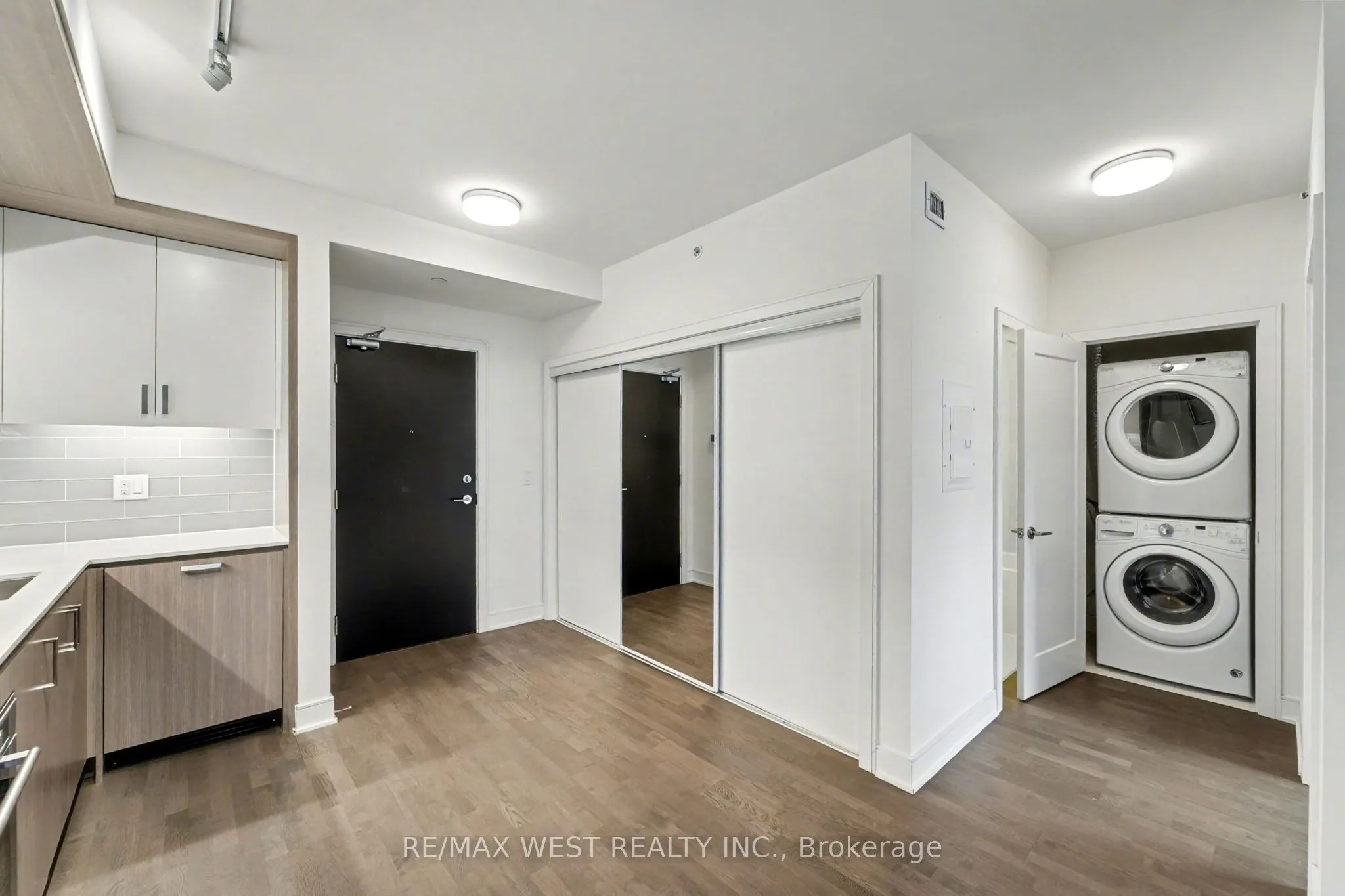 1575 Lakeshore Road, #357