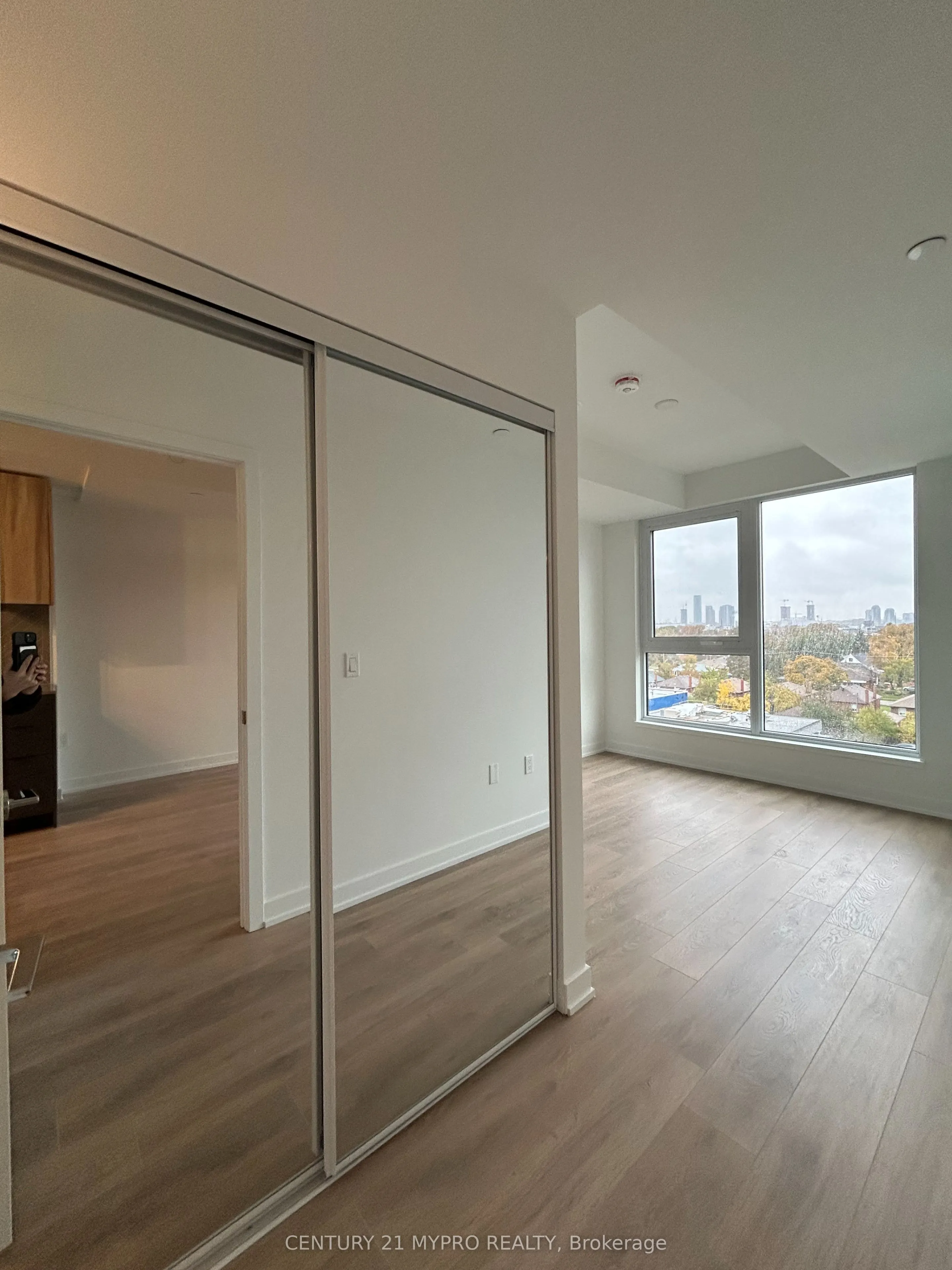 1037 The Queensway, #517