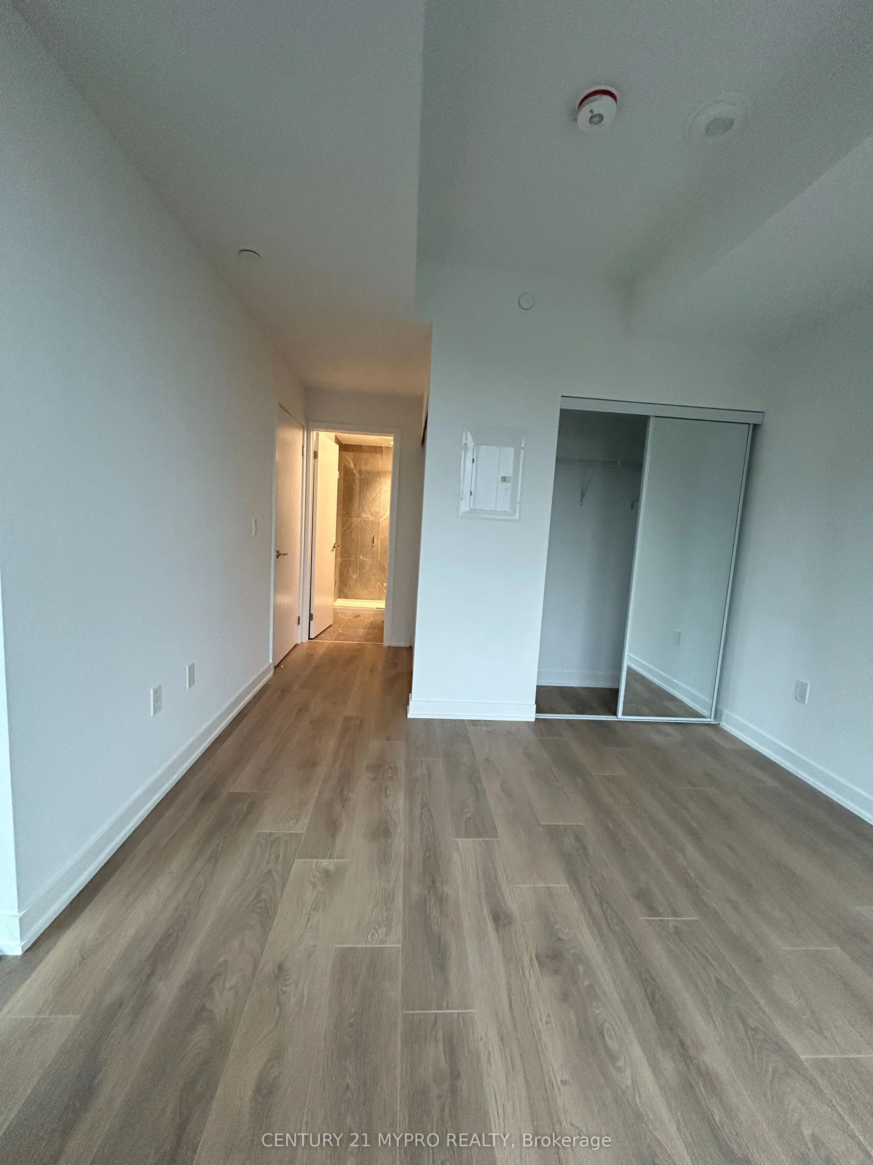 1037 The Queensway, #517