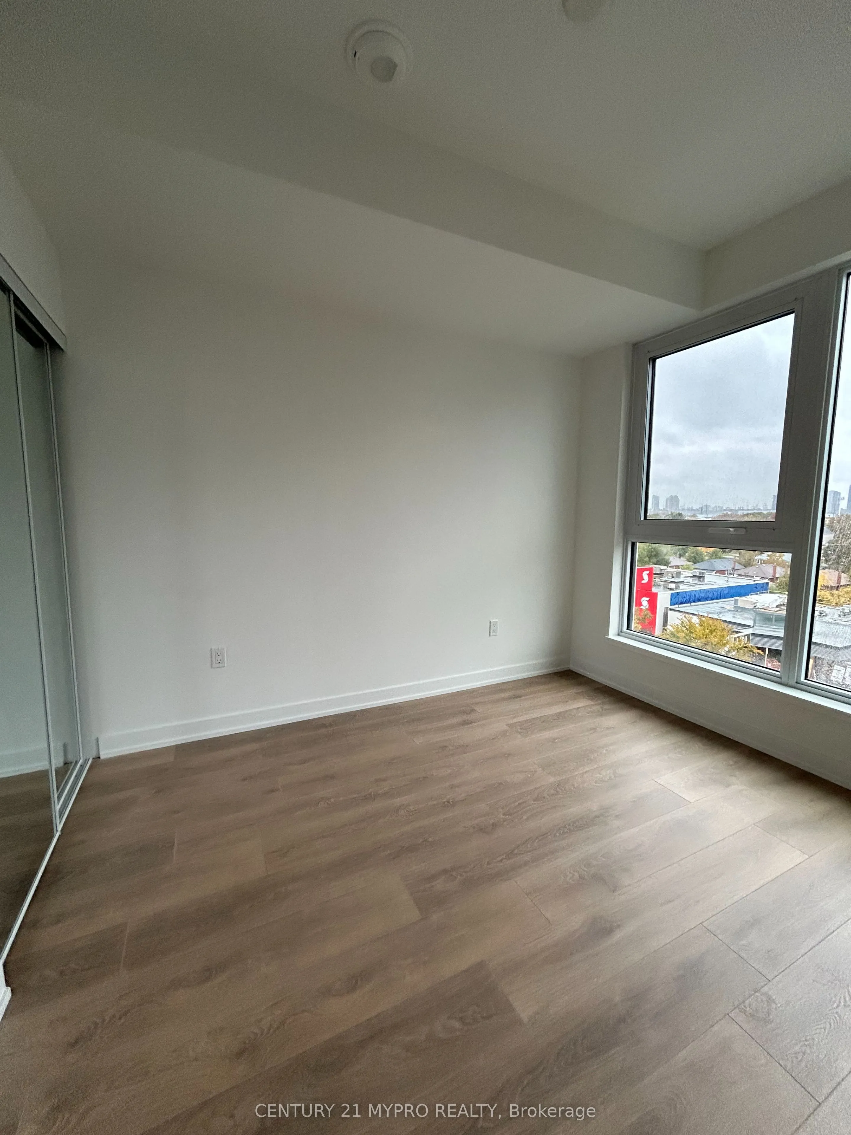 1037 The Queensway, #517