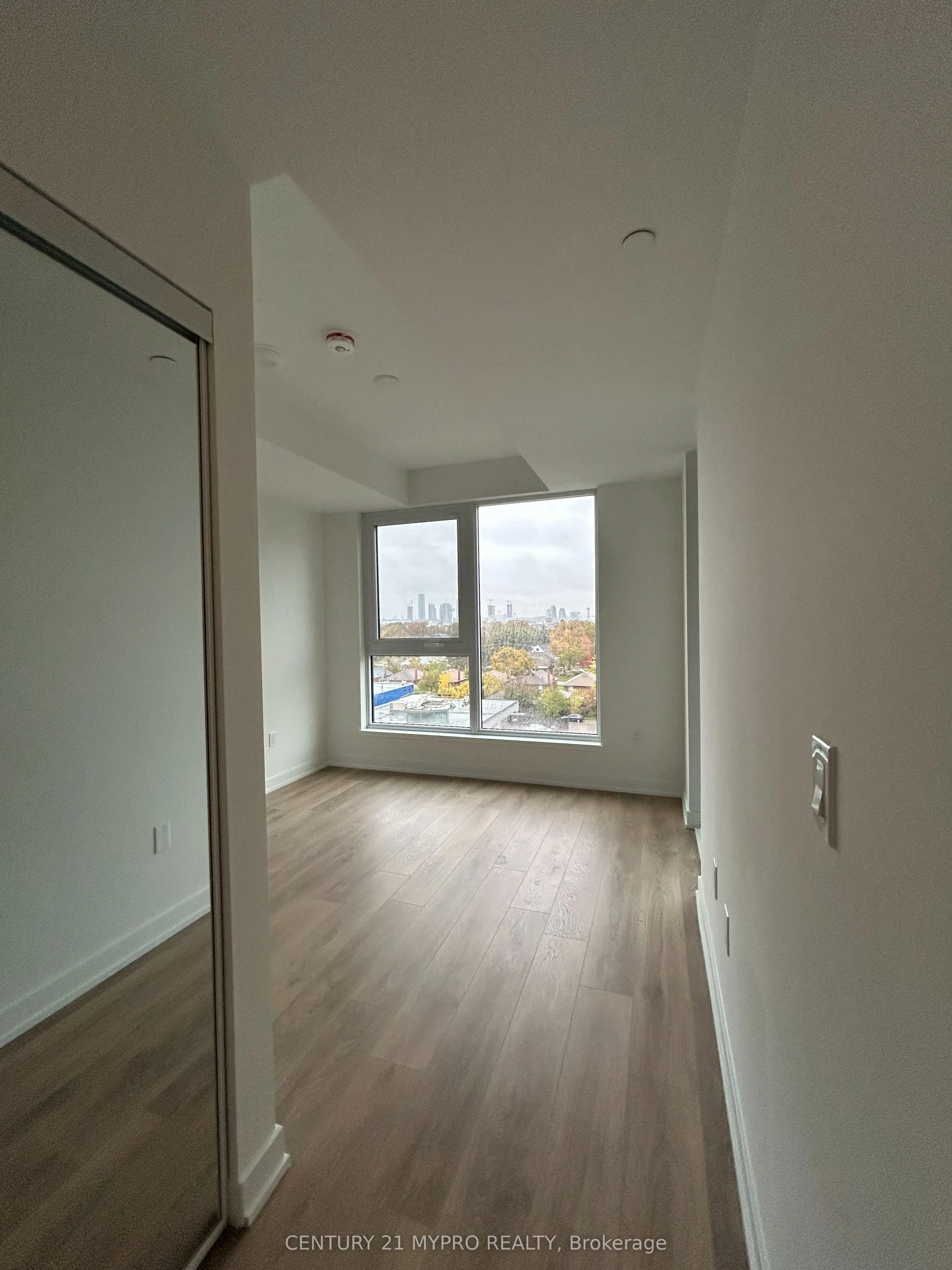 1037 The Queensway, #517